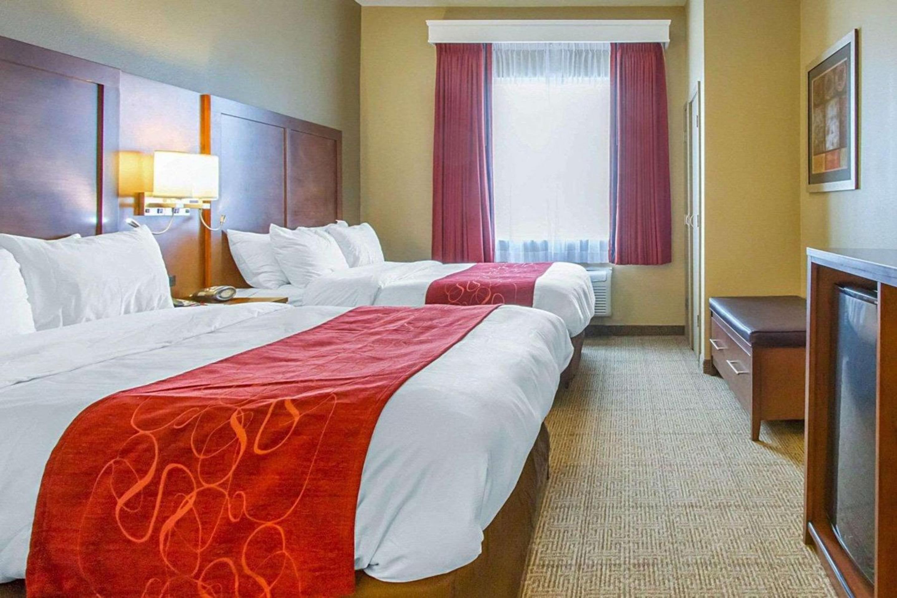 Suite with Two Queen Beds - Non Smoking - Photo 3