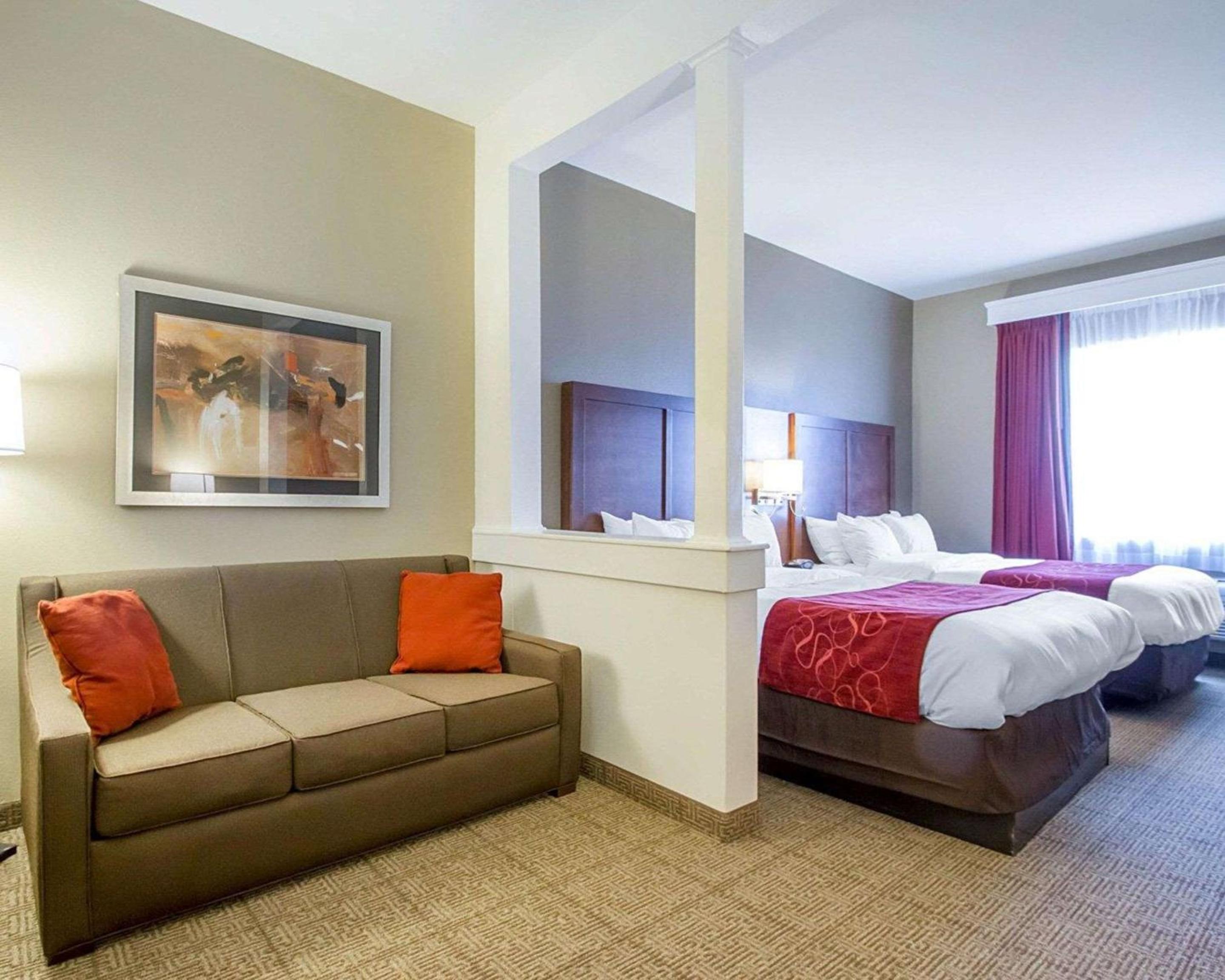 Suite with Two Queen Beds - Non Smoking - Photo 4