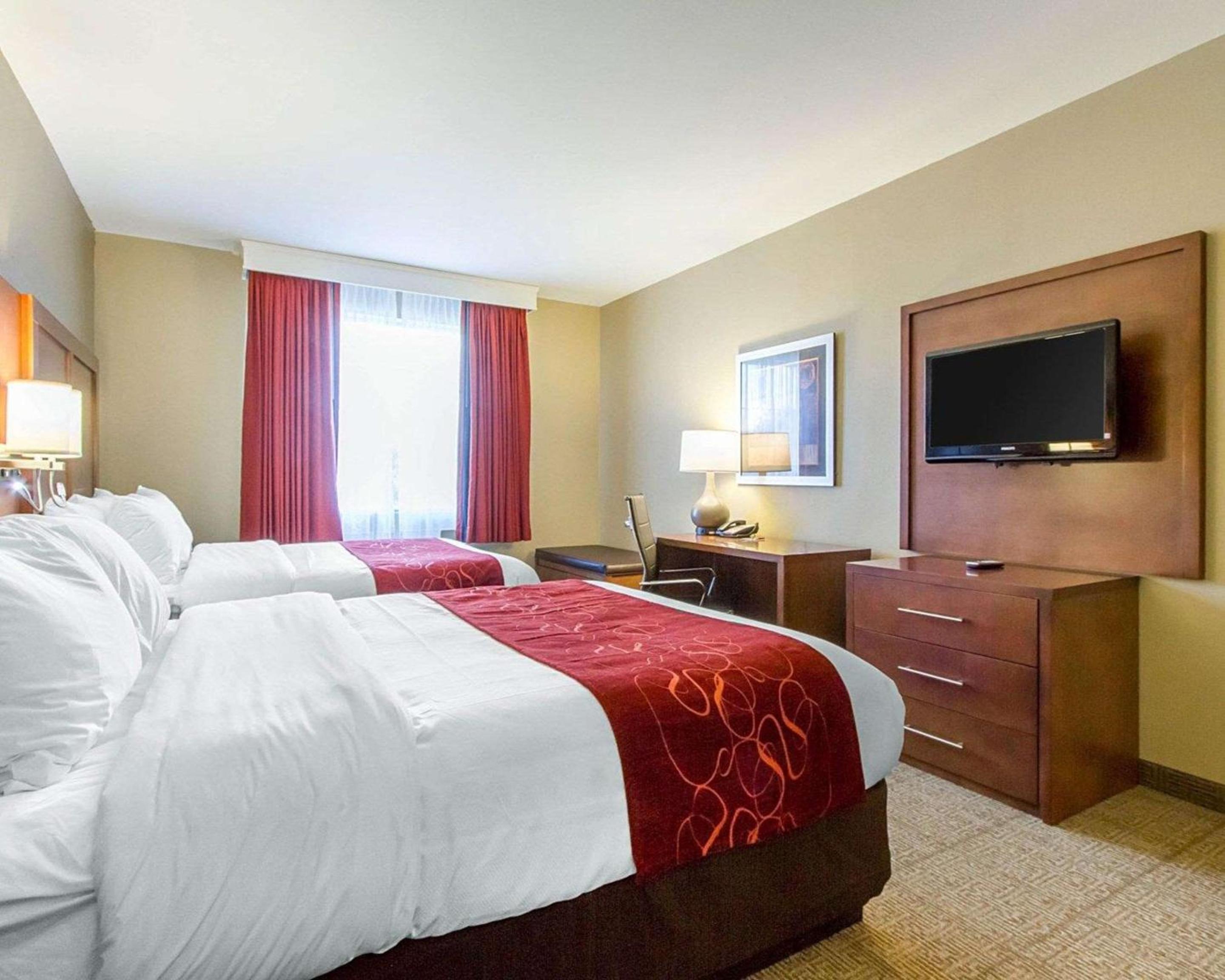 Suite with Two Queen Beds - Non Smoking - Photo 5