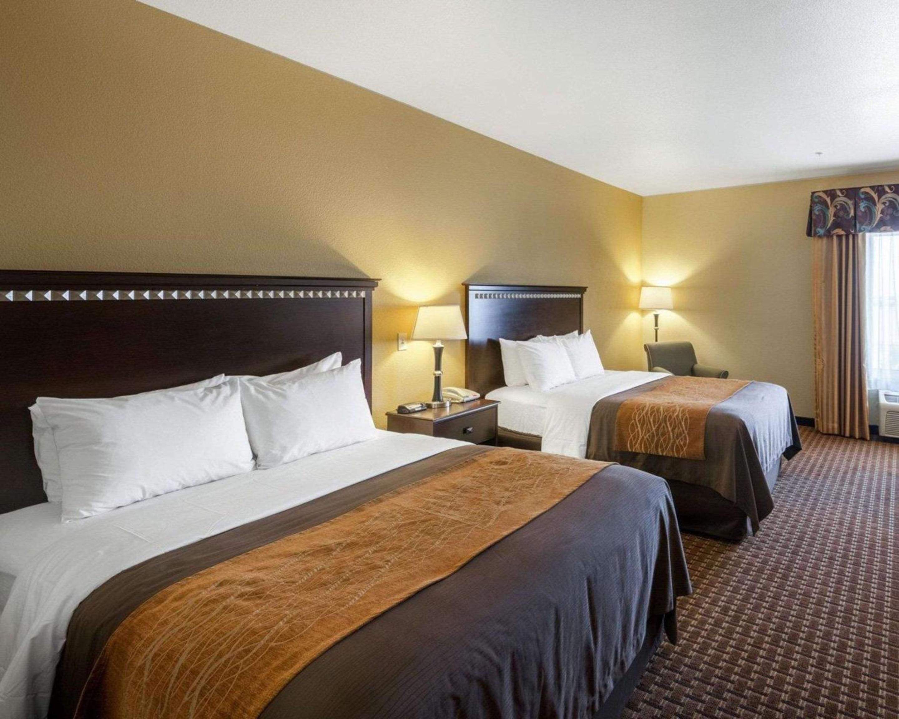 Queen Room with Two Queen Beds - Non-Smoking - Photo 1