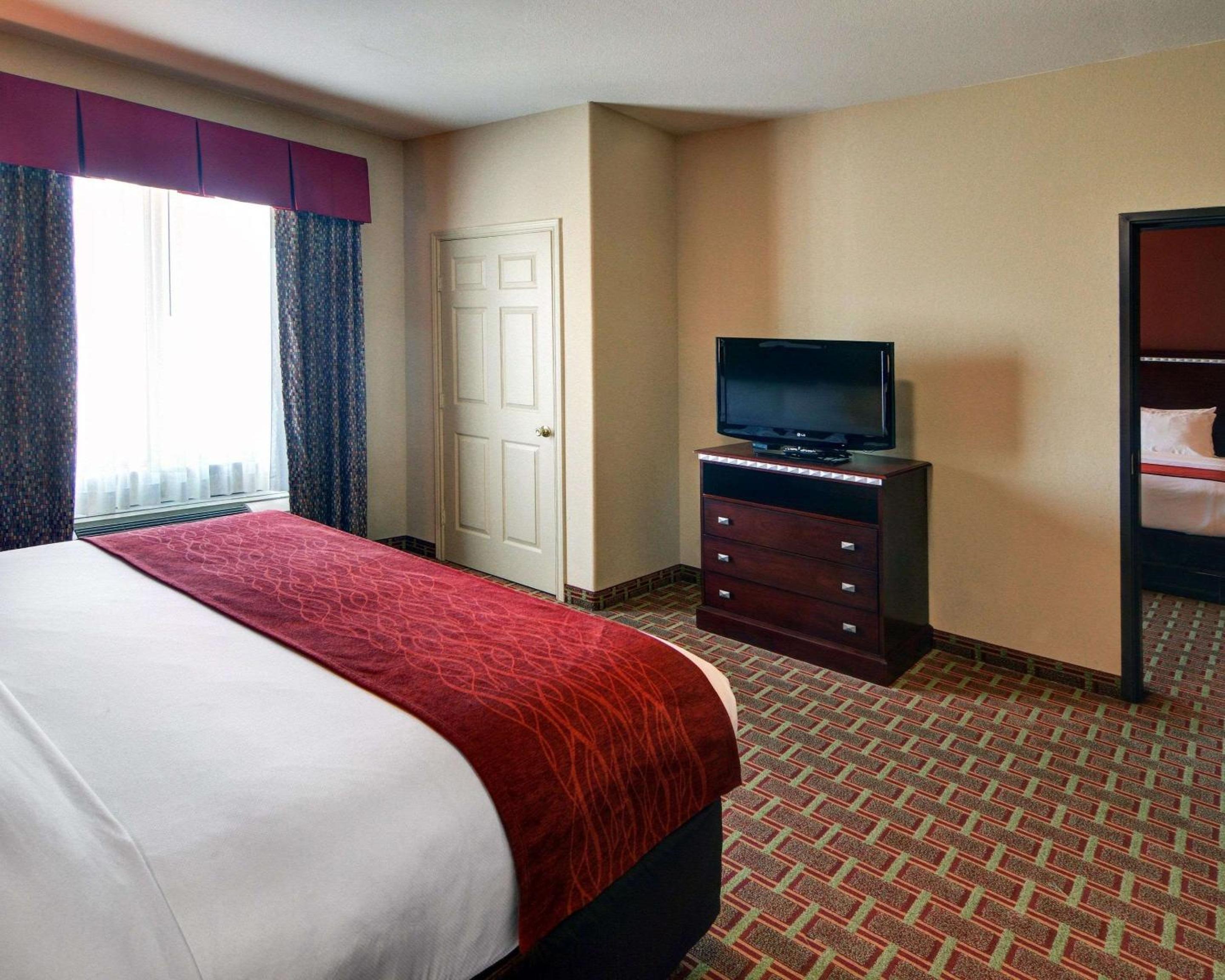 Two-Bedroom Suite - Photo 8