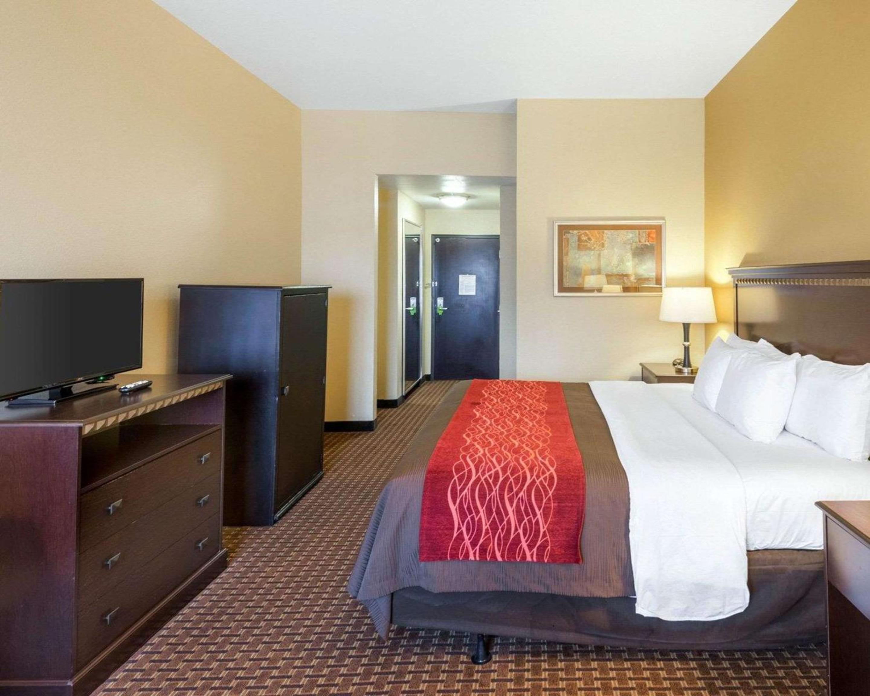 King Room - Non-Smoking - Photo 6