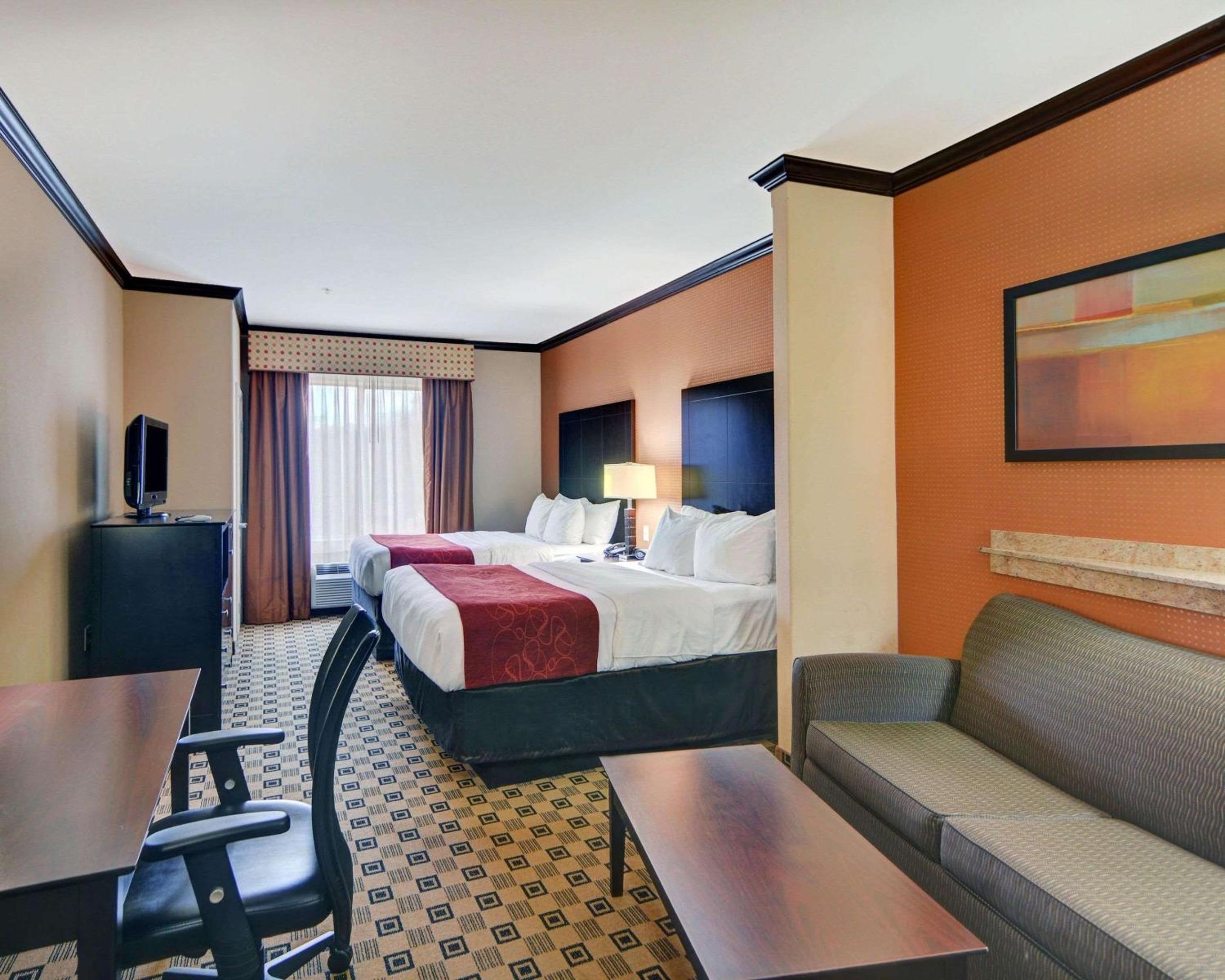 Queen Suite - Disability Access/Non-Smoking - Photo 3