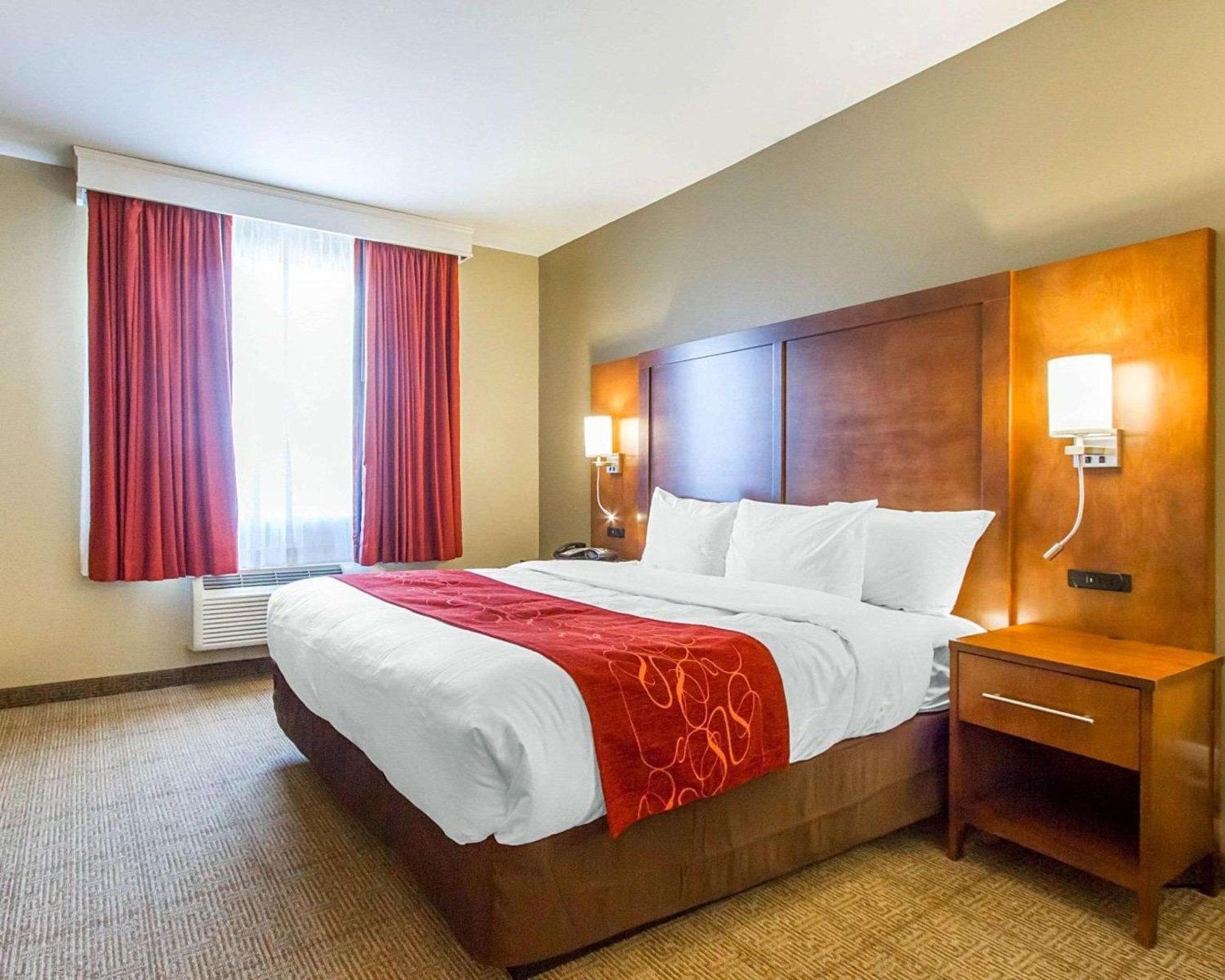King Suite - Non-Smoking - Photo 5