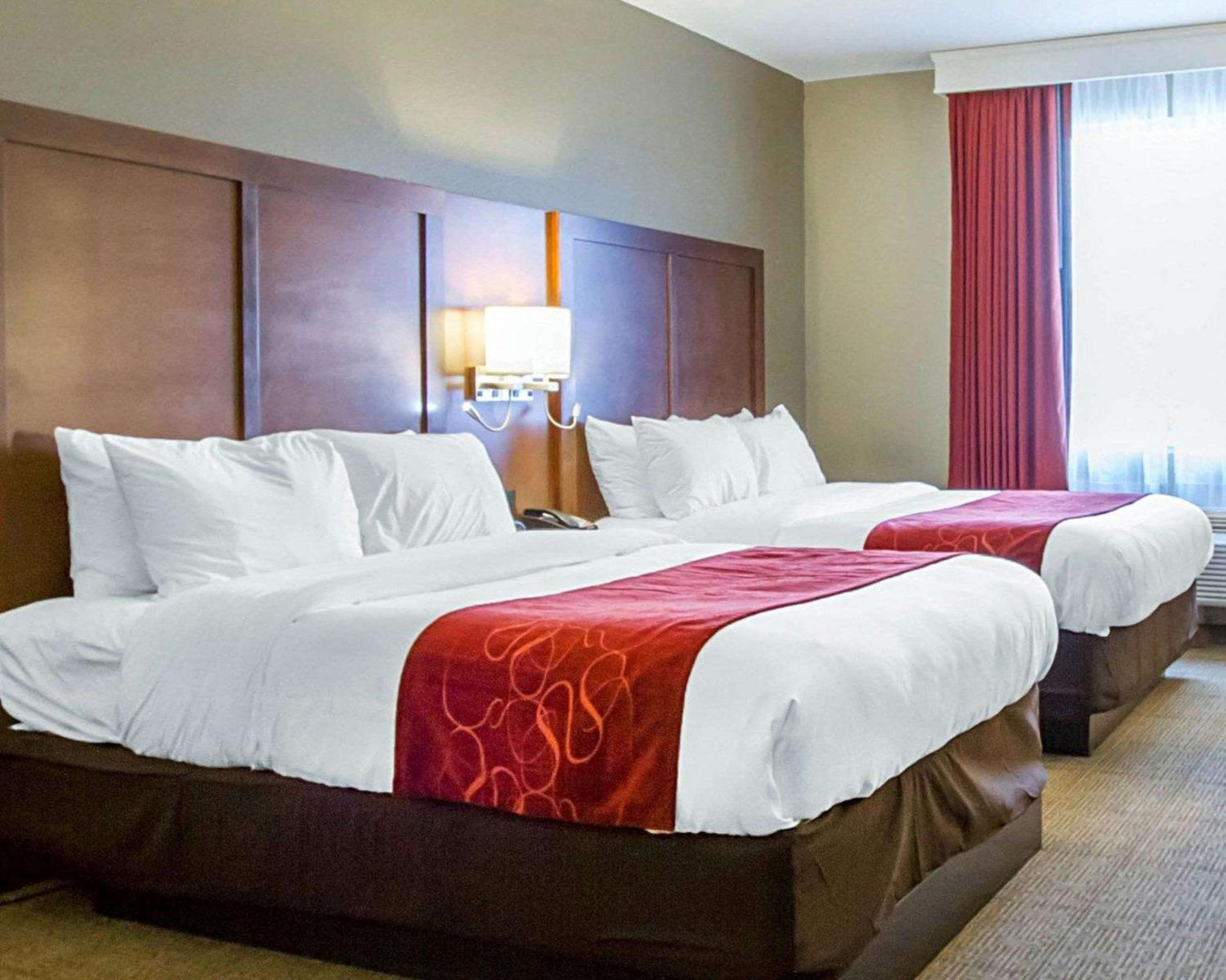 Suite with Two Queen Beds - Non Smoking - Photo 6