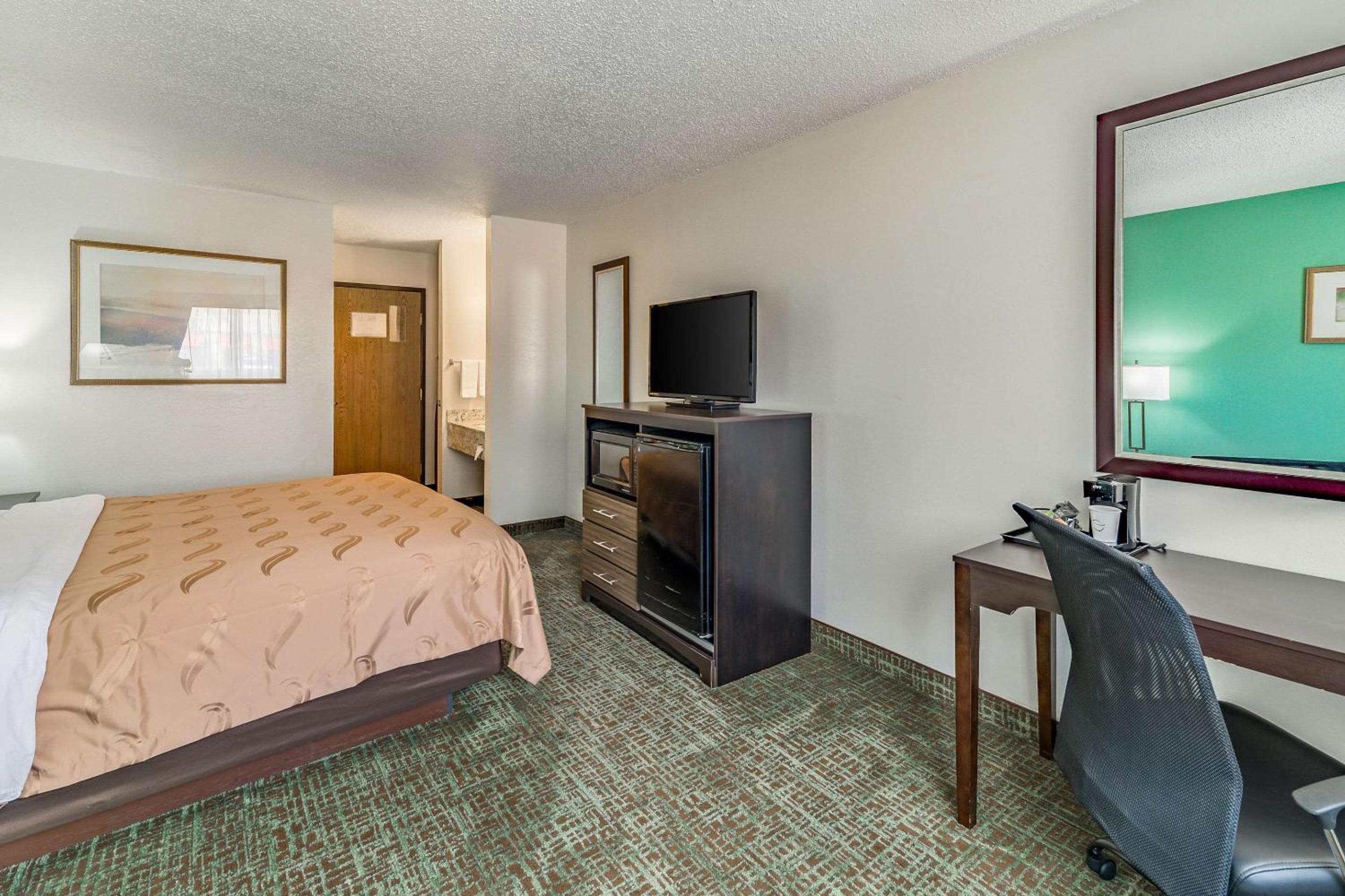 King Room - Non-Smoking - Photo 1
