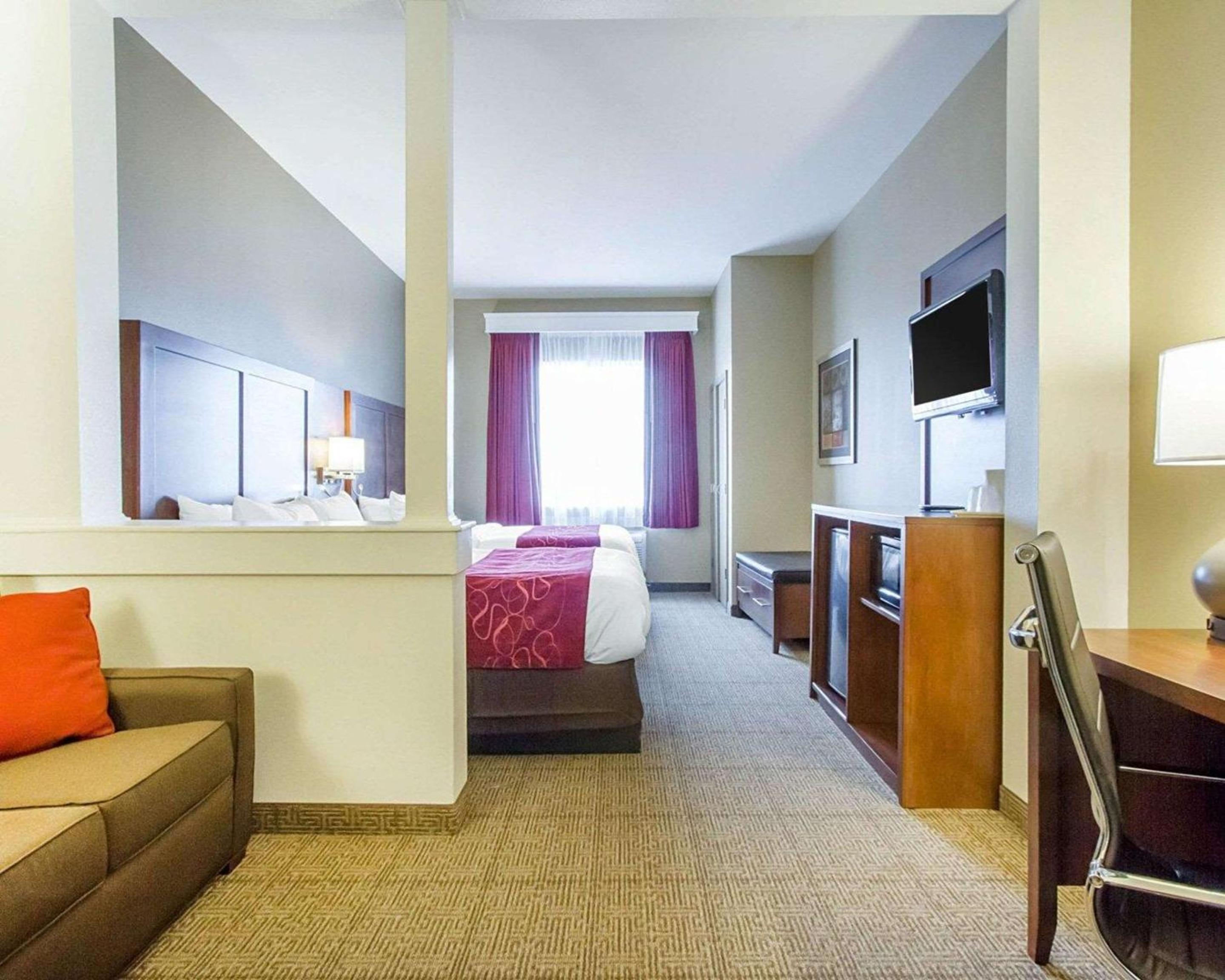 Suite with Two Queen Beds - Non Smoking - Photo 2