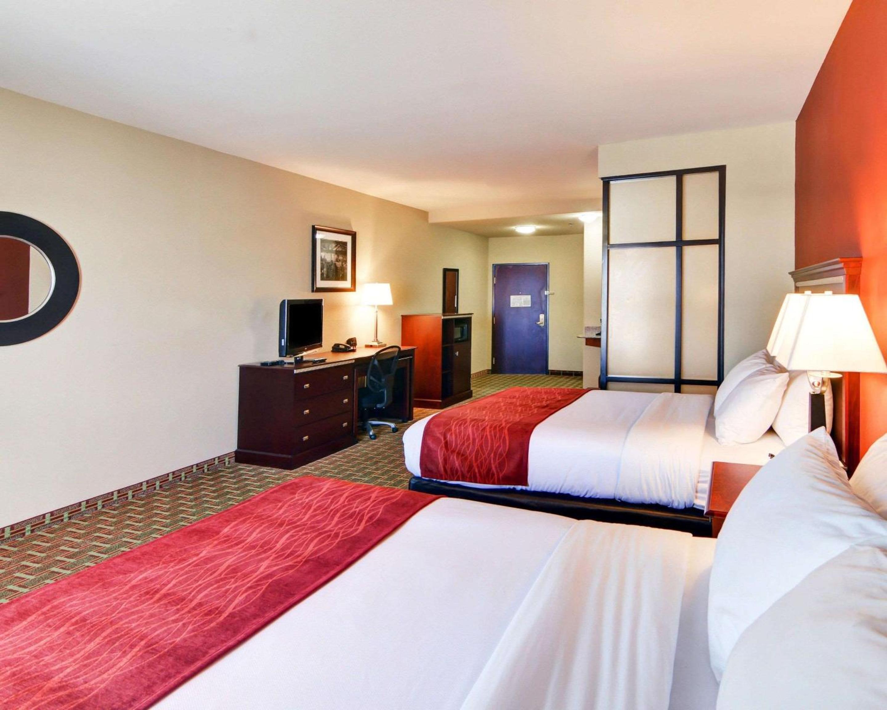 Queen Suite with Two Queen Beds - Accessible/Non-Smoking - Photo 2