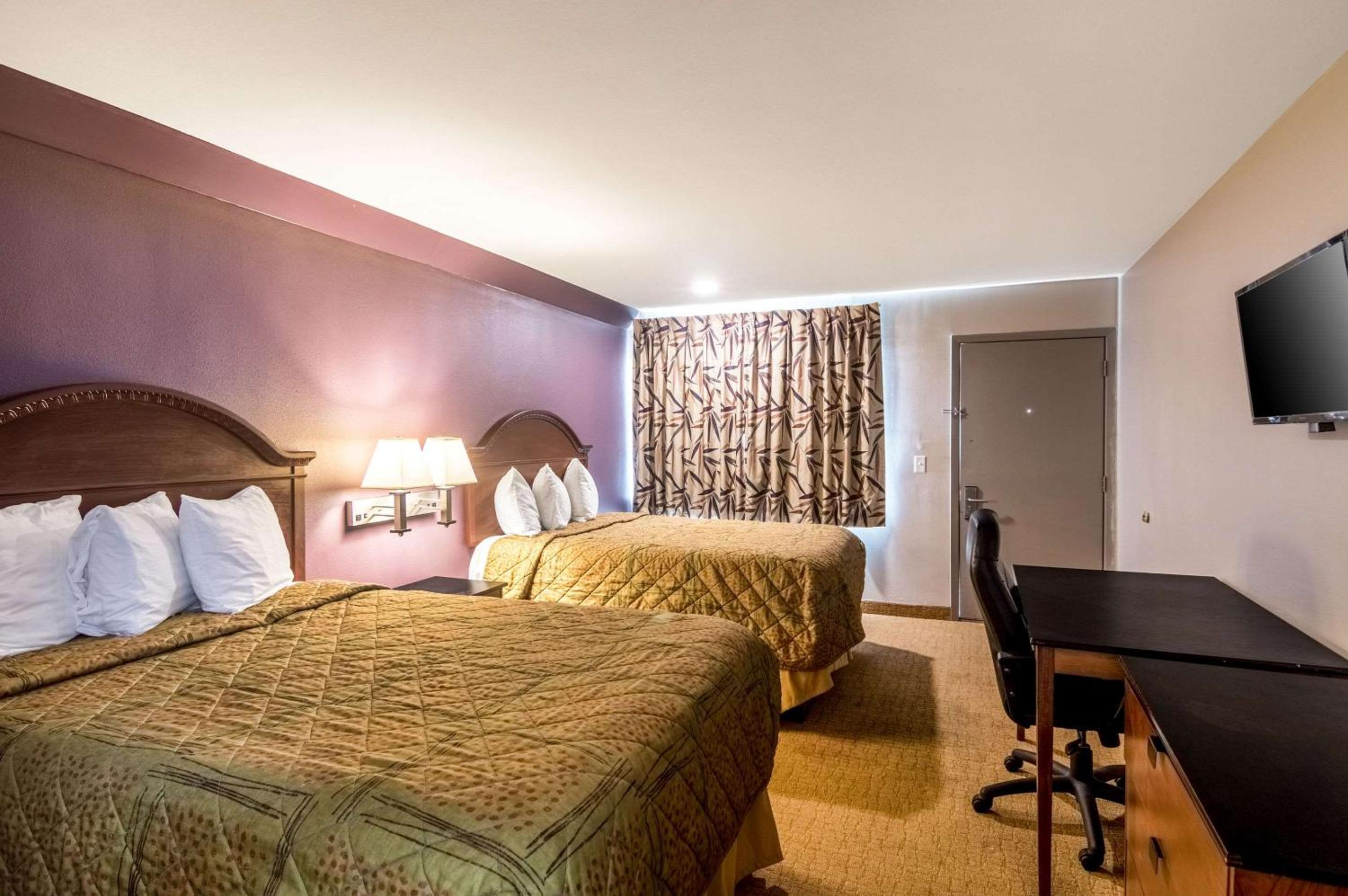 Double Room with Two Double Beds - Non-Smoking - Photo 1