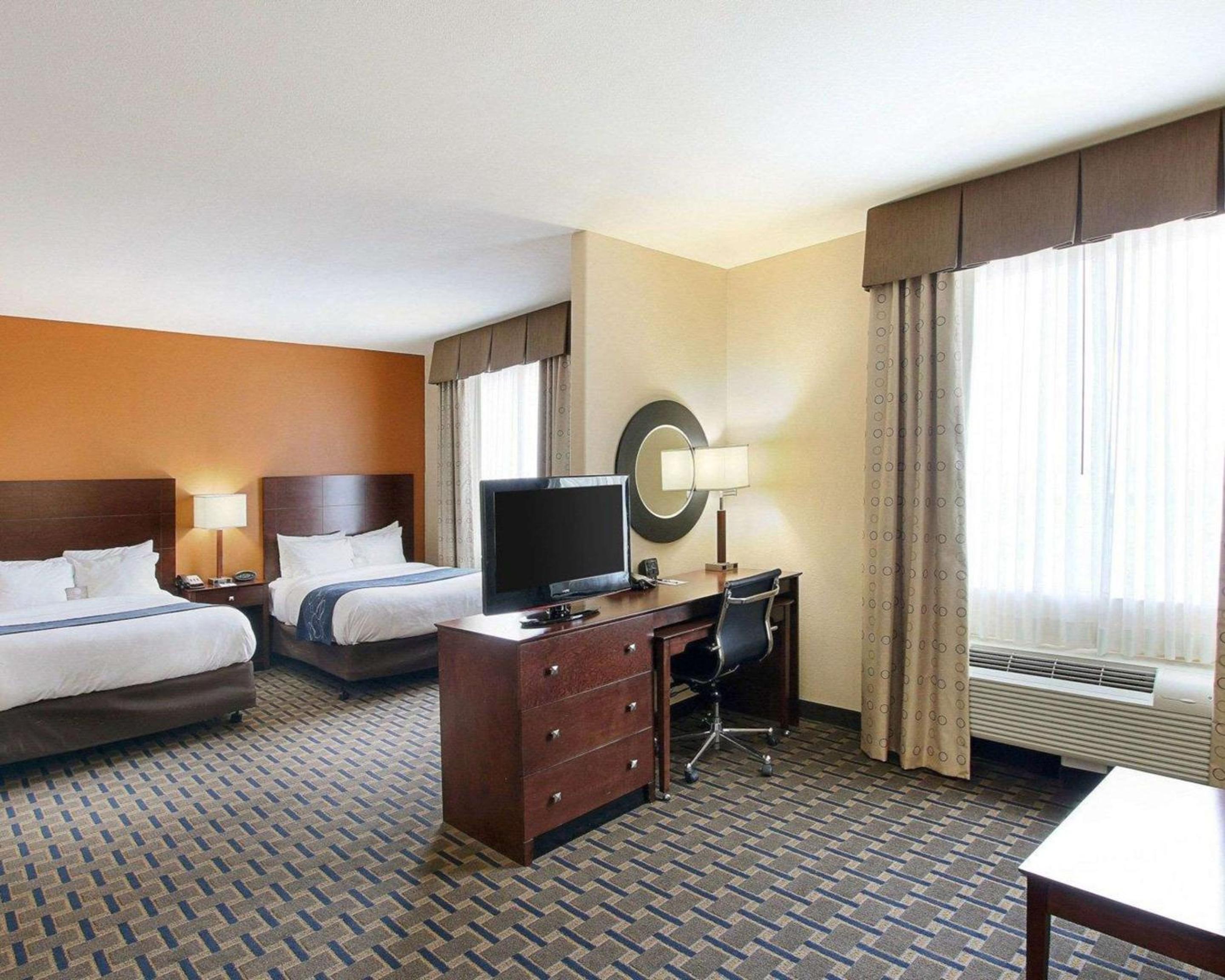 Suite with Two Double Beds - Accessible/Non-Smoking - Photo 1