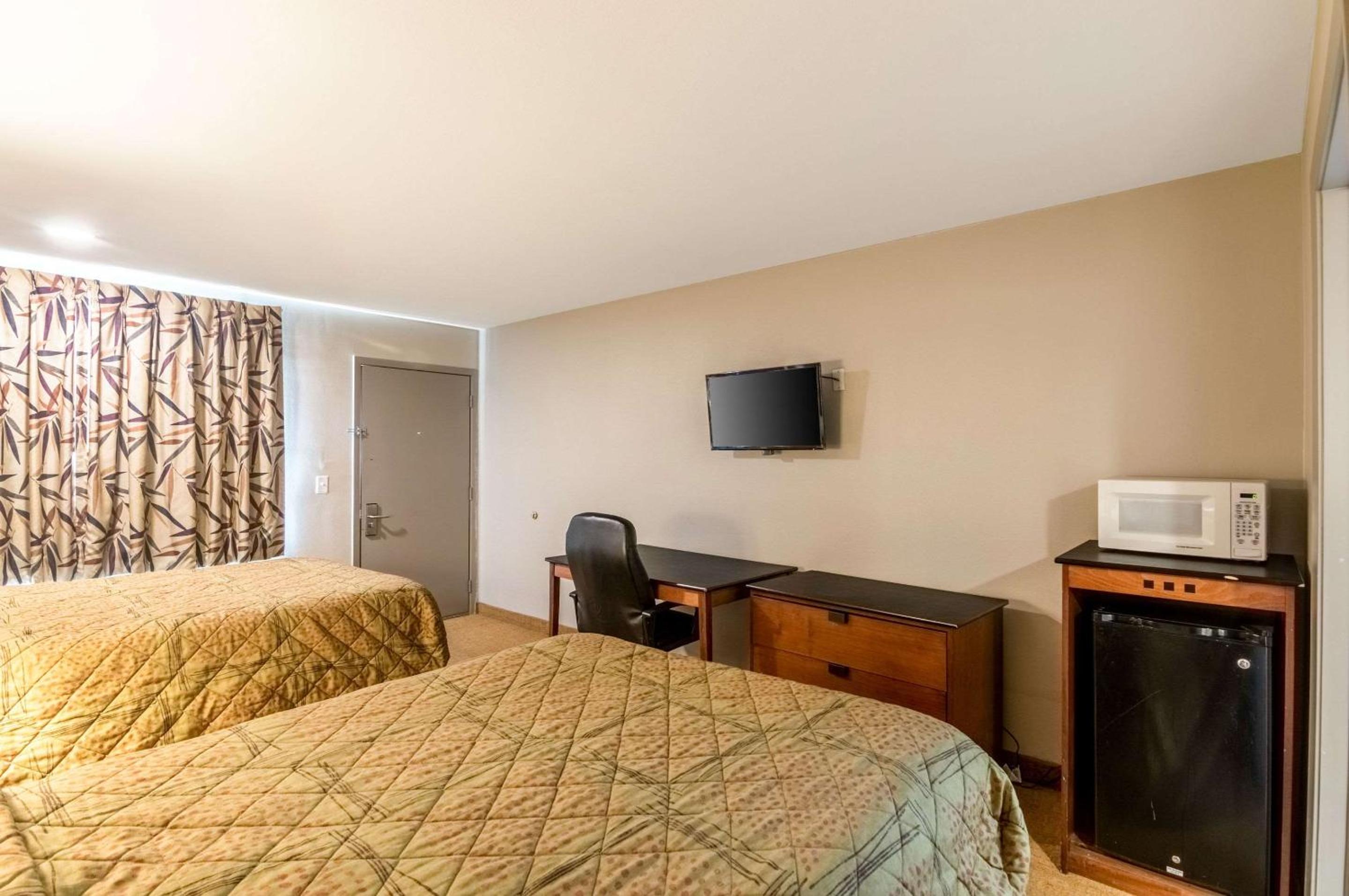 Double Room with Two Double Beds - Non-Smoking - Photo 2