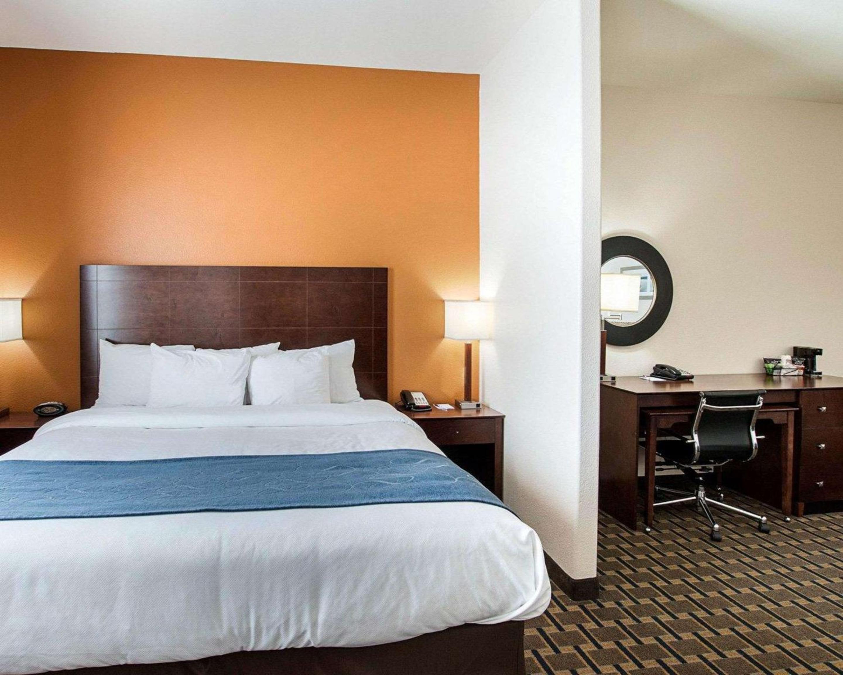 King Suite - Accessible/Non-Smoking - Photo 3