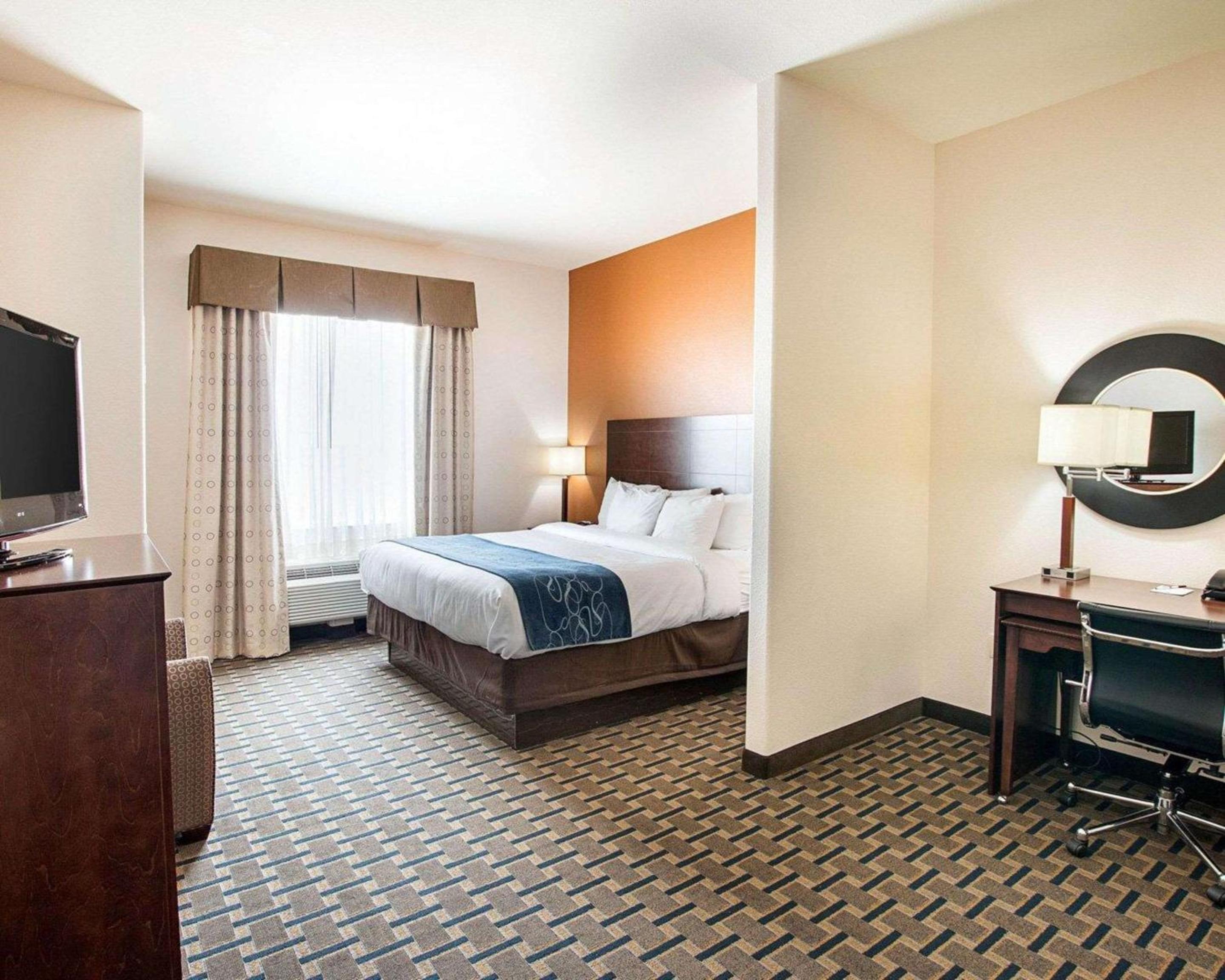 King Suite - Accessible/Non-Smoking - Photo 4
