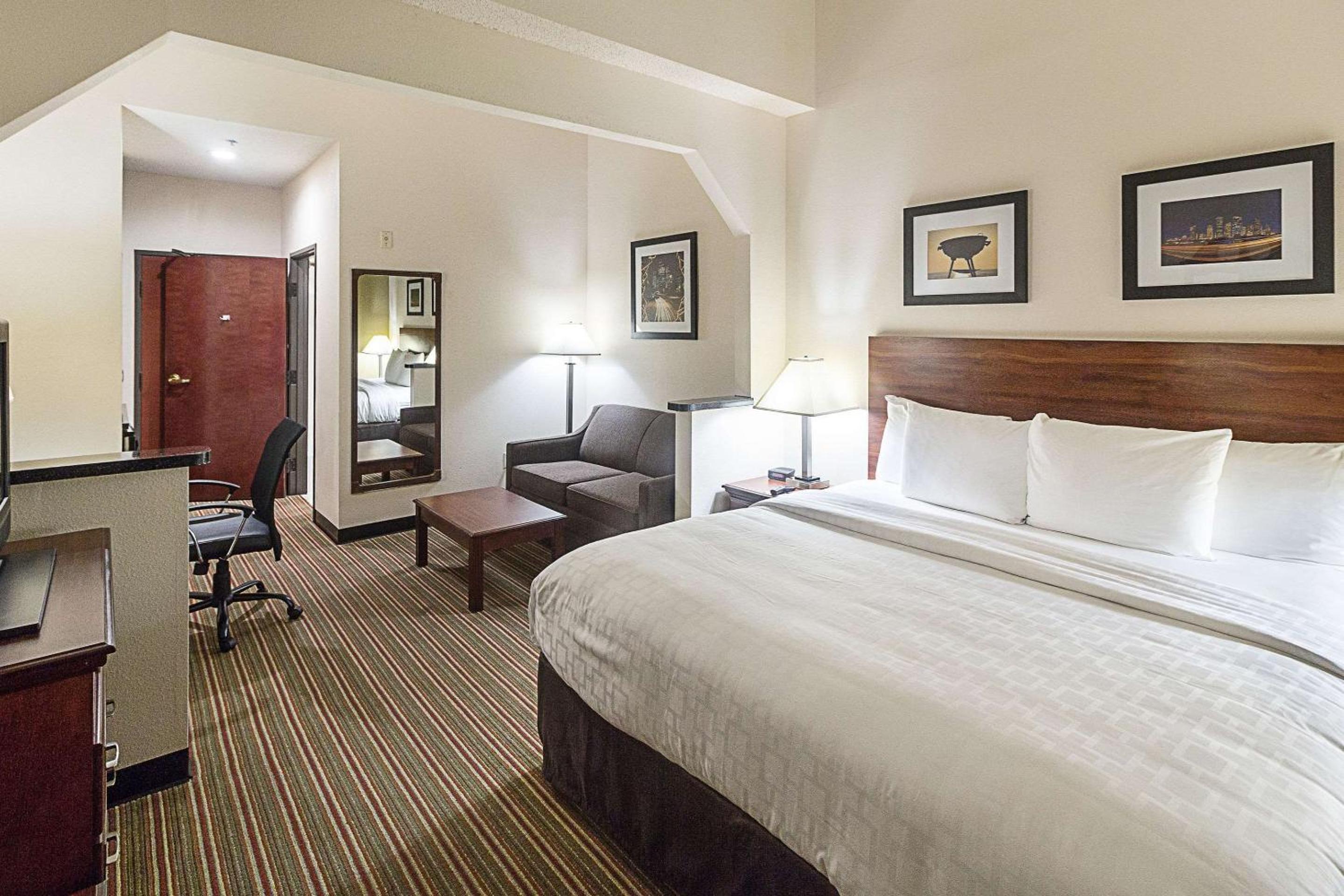Standard King Room - Non-Smoking  - Photo 1