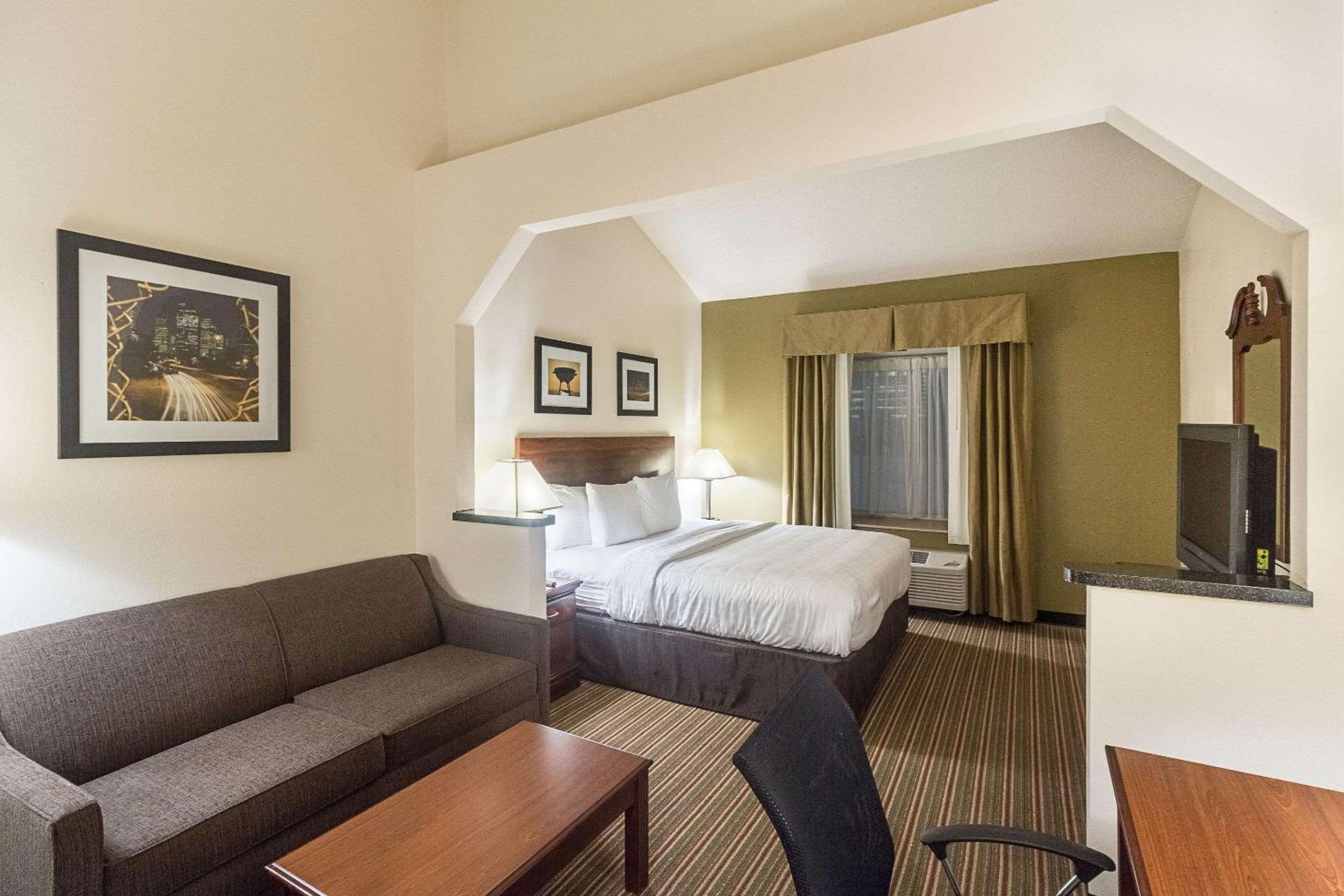 Standard King Room - Non-Smoking  - Photo 4