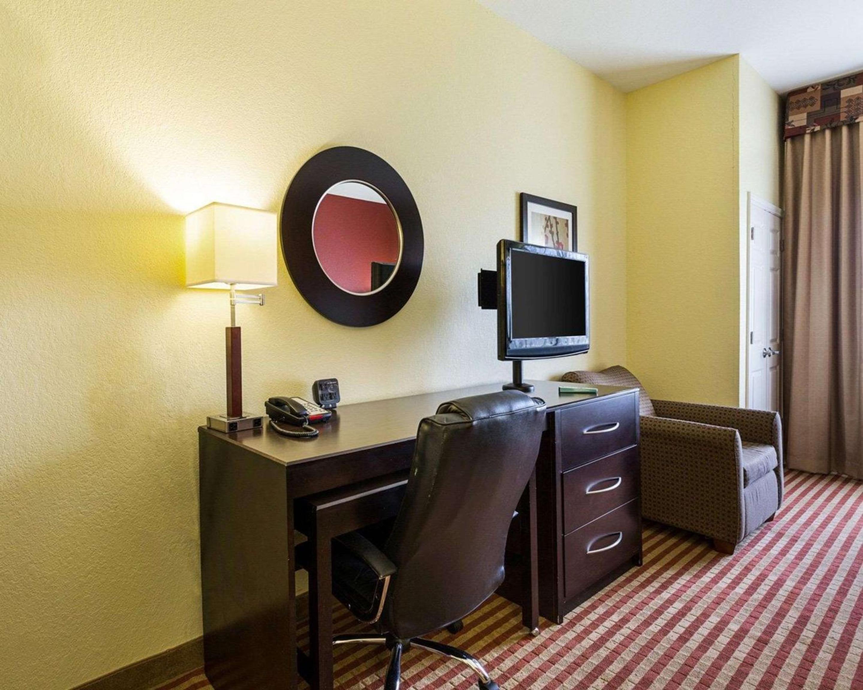 King Studio Suite - Non-Smoking - Photo 11