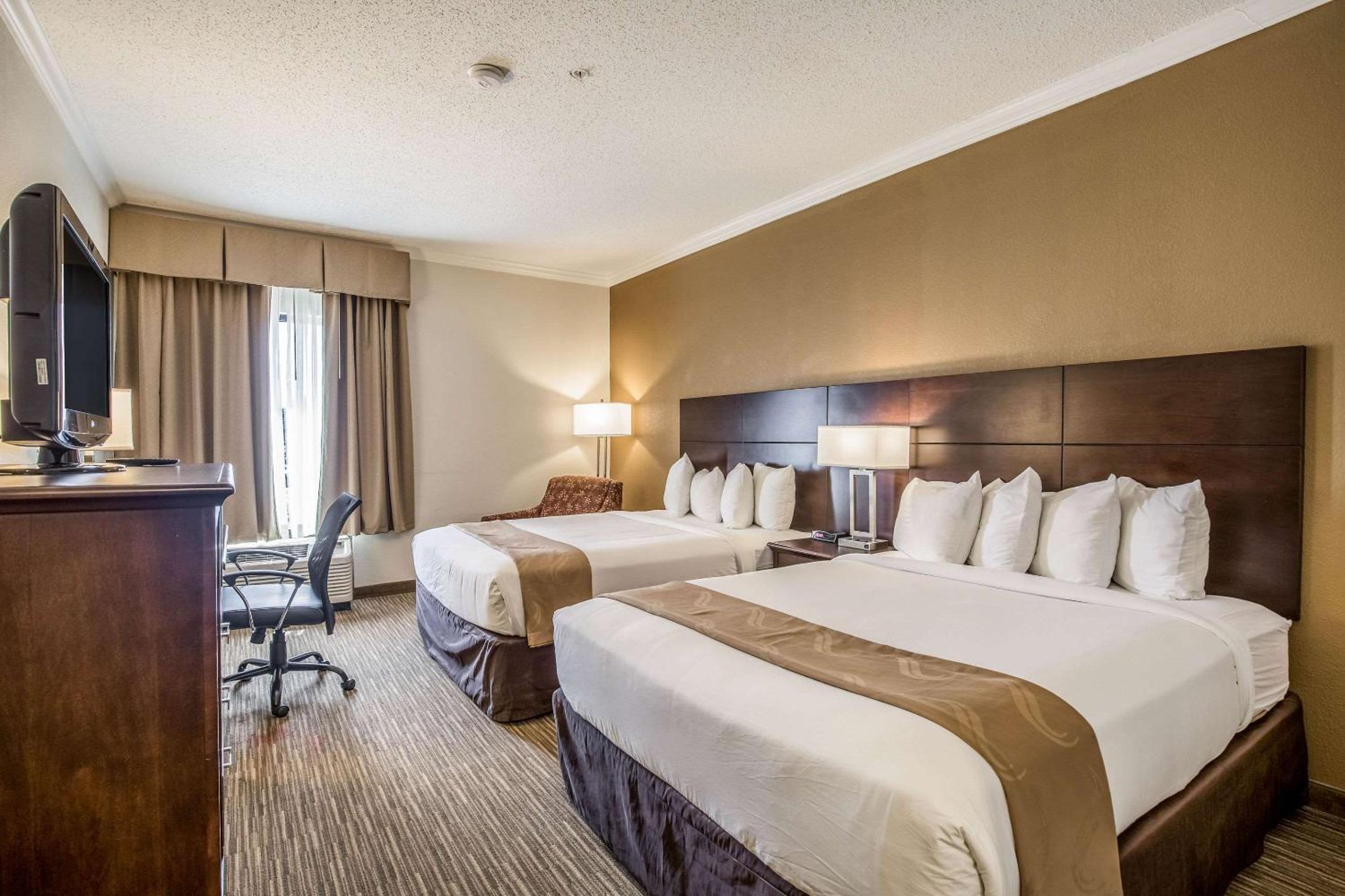 Queen Room with Two Queen Beds - Non-Smoking - Photo 1