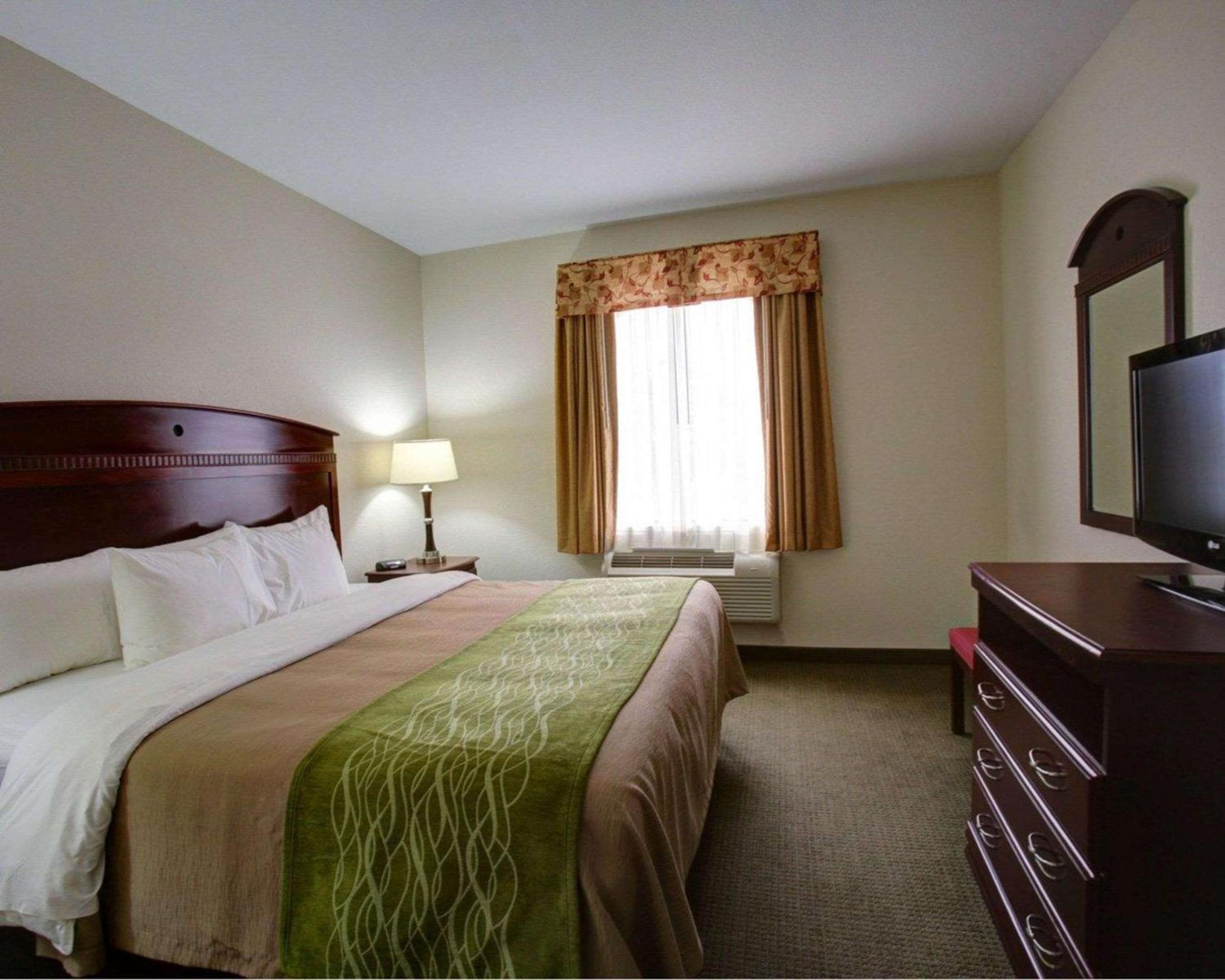 King Suite - Non-Smoking - Photo 1