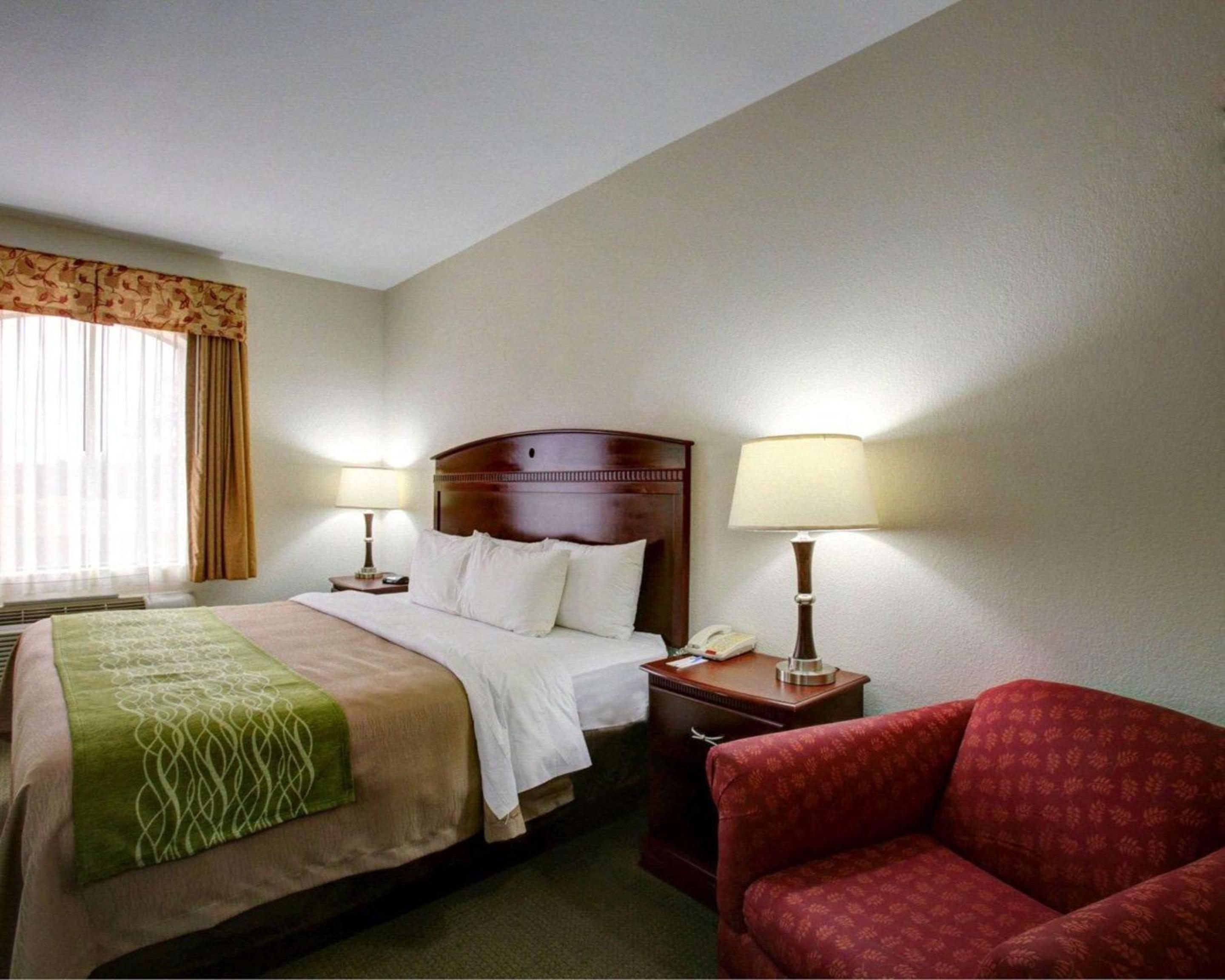 King Room - Non-Smoking - Photo 3