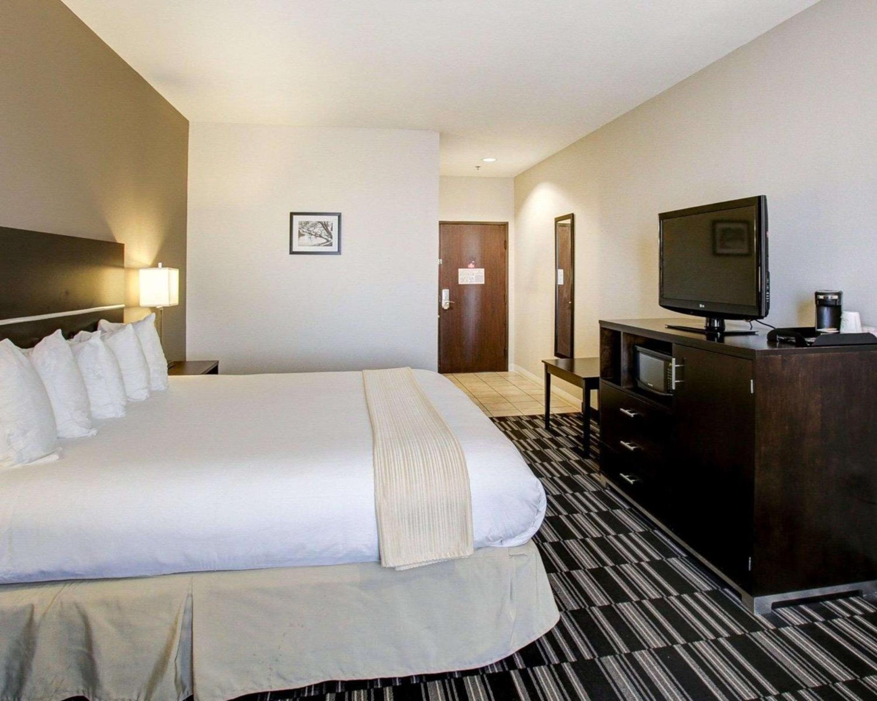 King Room - Non-Smoking - Photo 1
