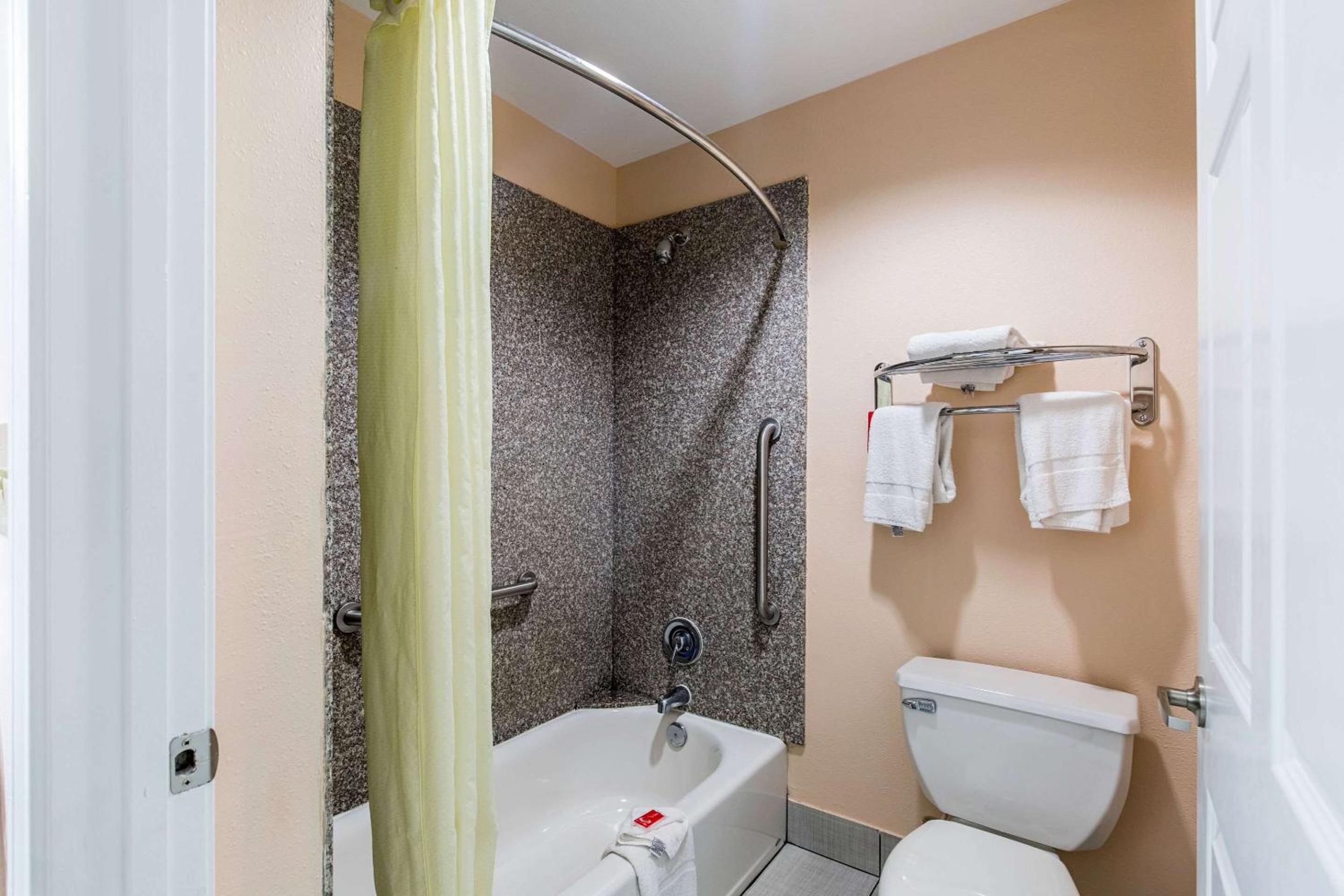 Double Room with Two Double Beds - Non-Smoking - Photo 2