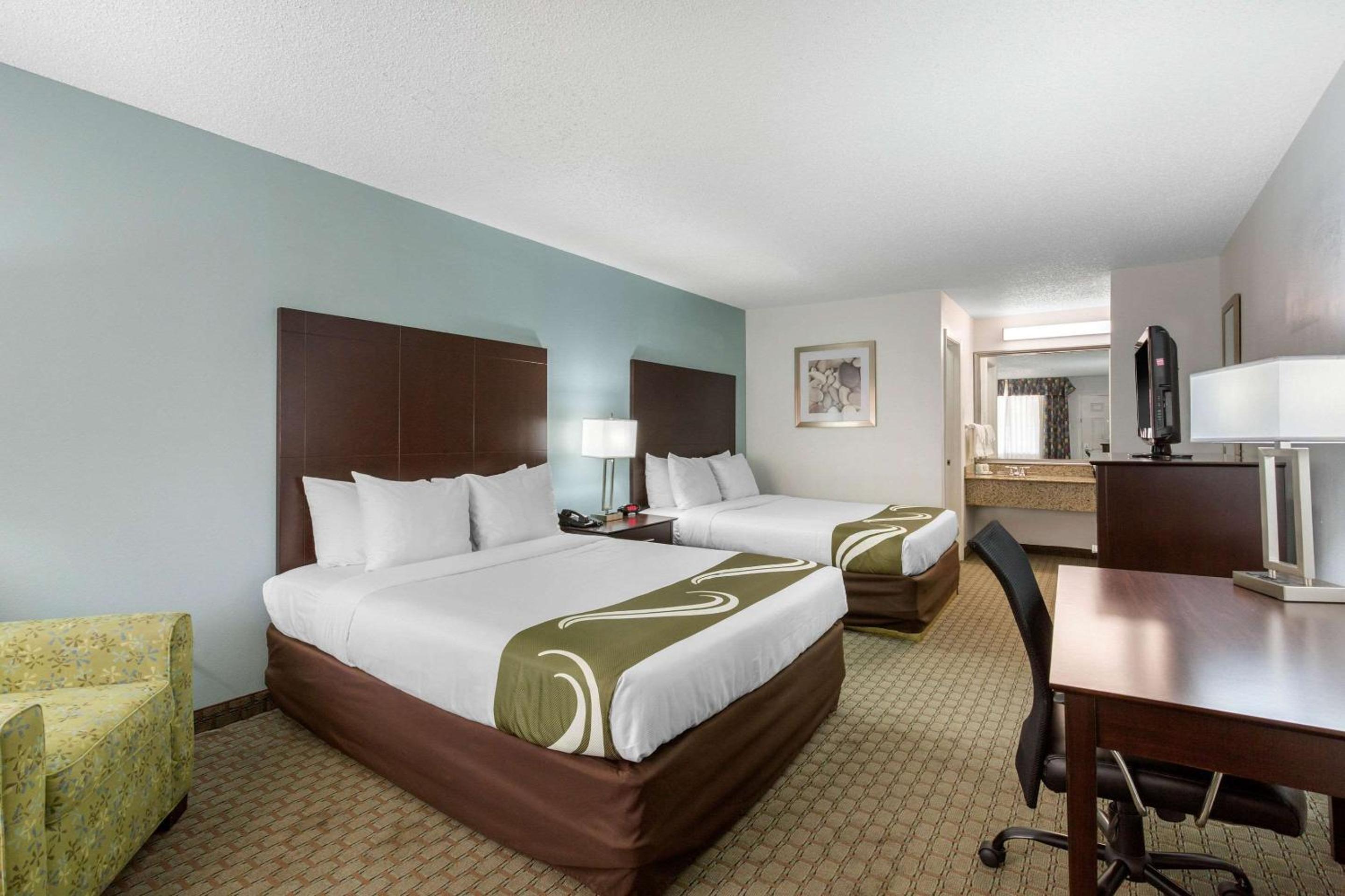 Double Room with Two Double Beds - Photo 4