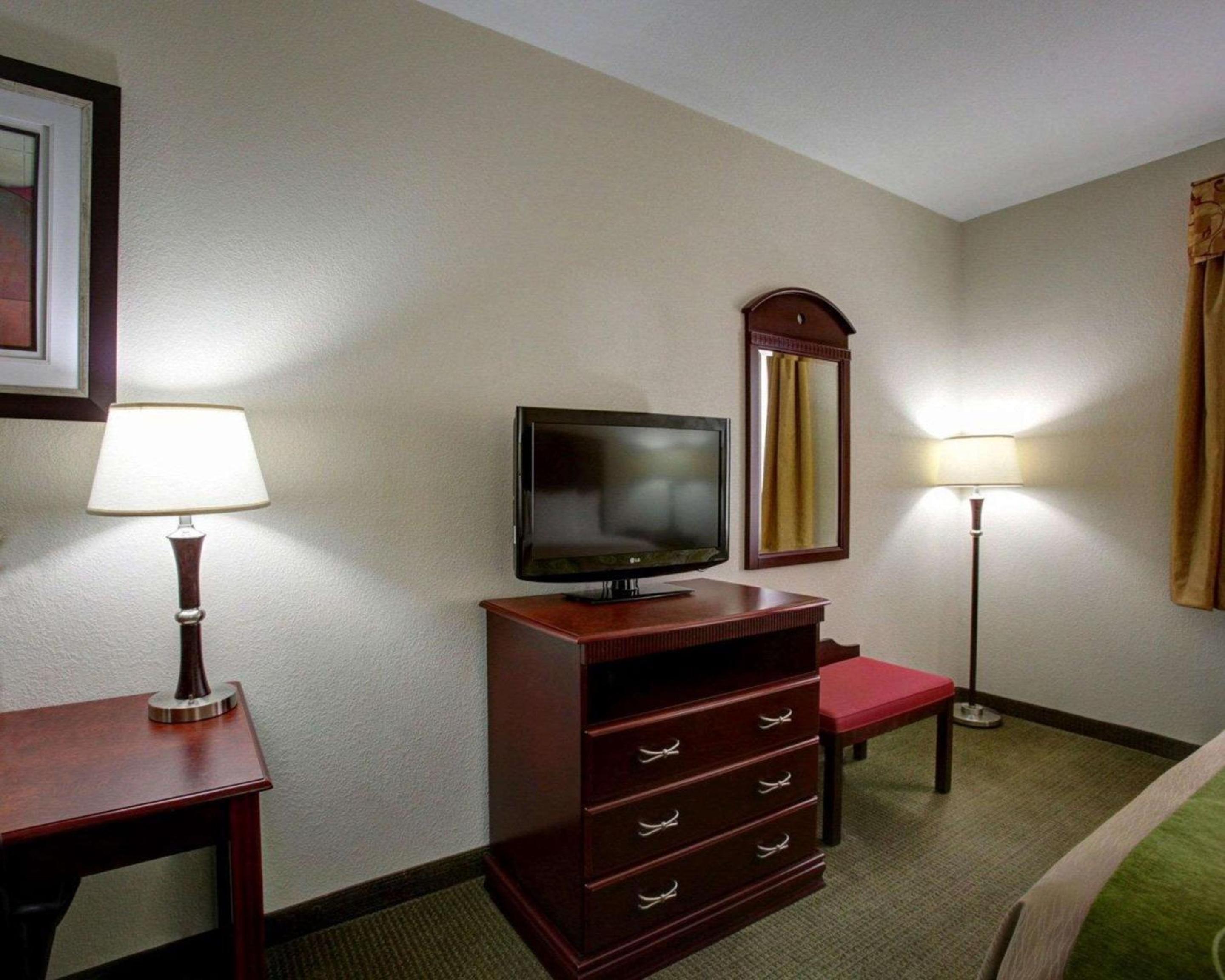 King Room - Non-Smoking - Photo 2