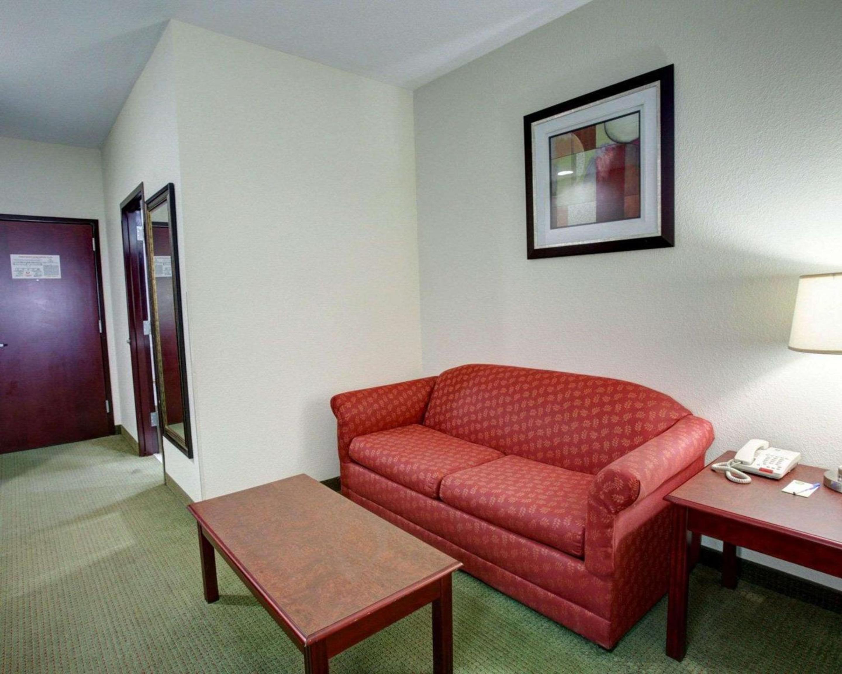 King Suite - Non-Smoking - Photo 2