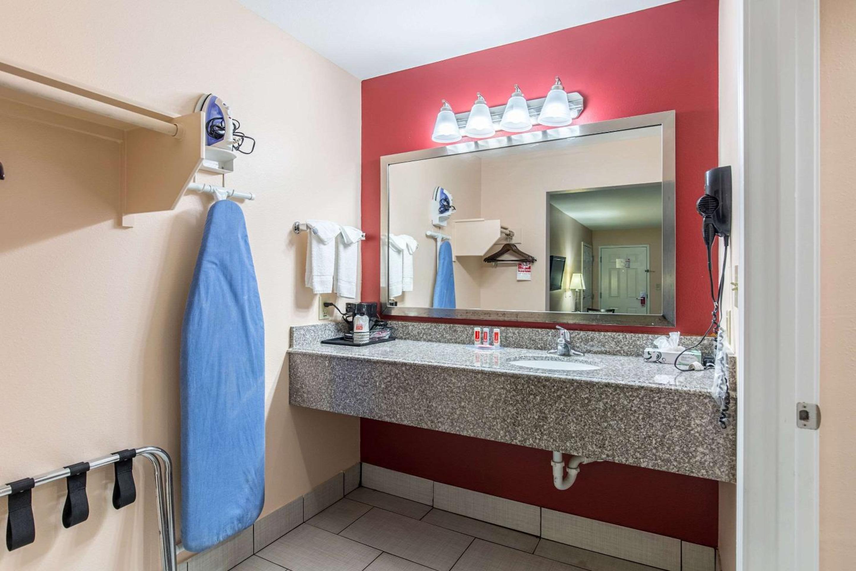 Double Room with Two Double Beds - Non-Smoking - Photo 4