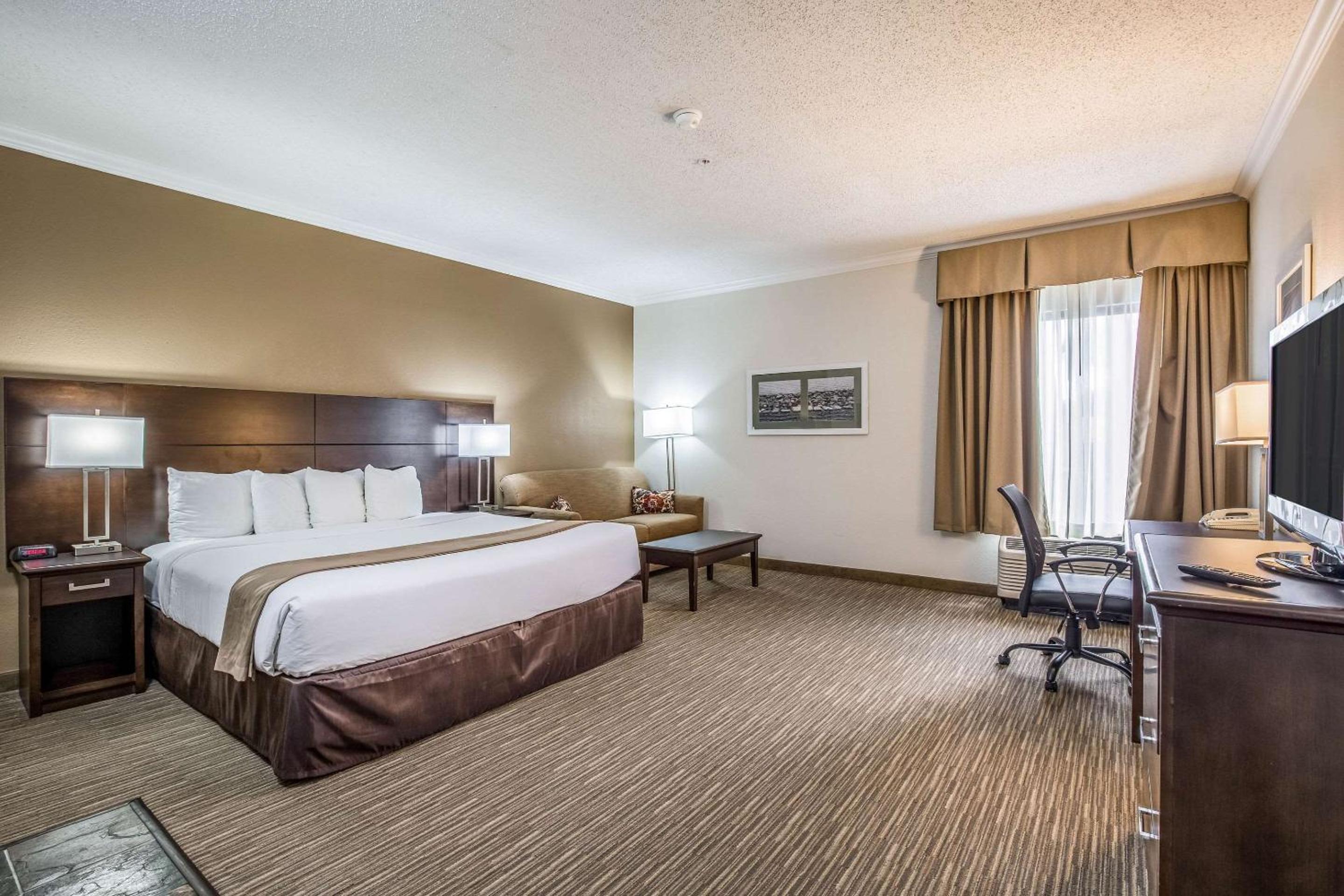 King Suite - Non-Smoking - Photo 1