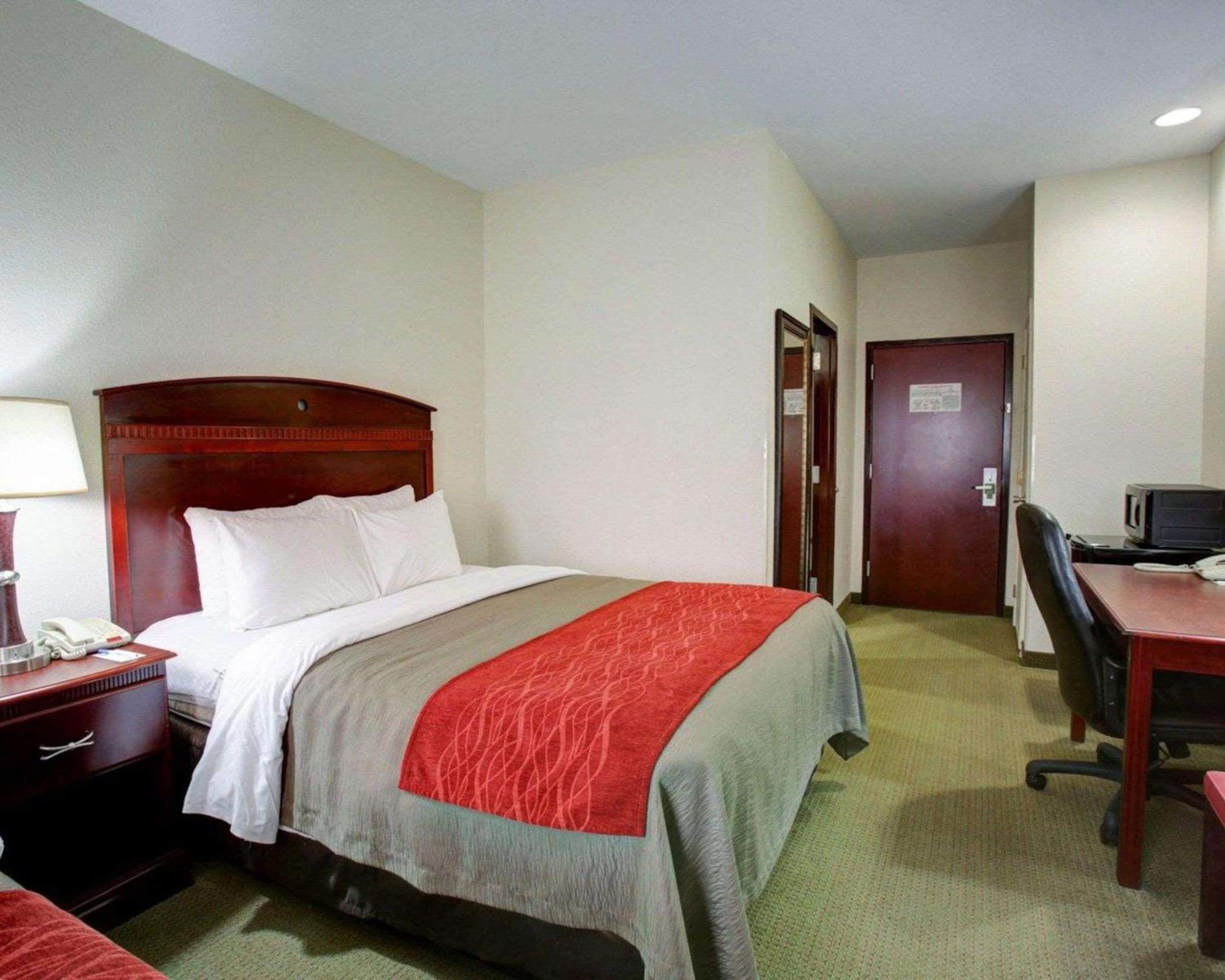 Double Room with Two Double Beds - Non-Smoking - Photo 2