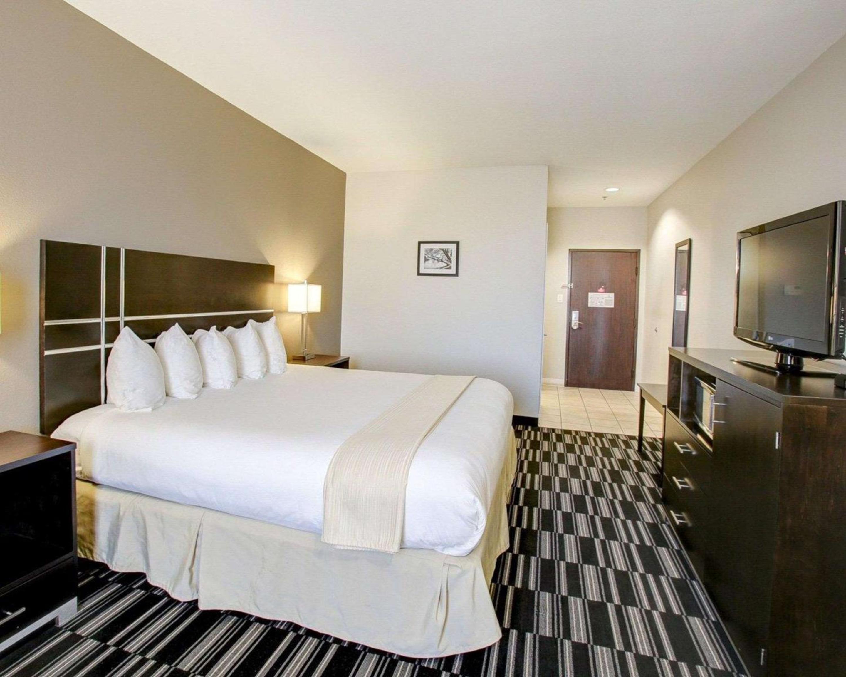 King Room - Non-Smoking - Photo 3
