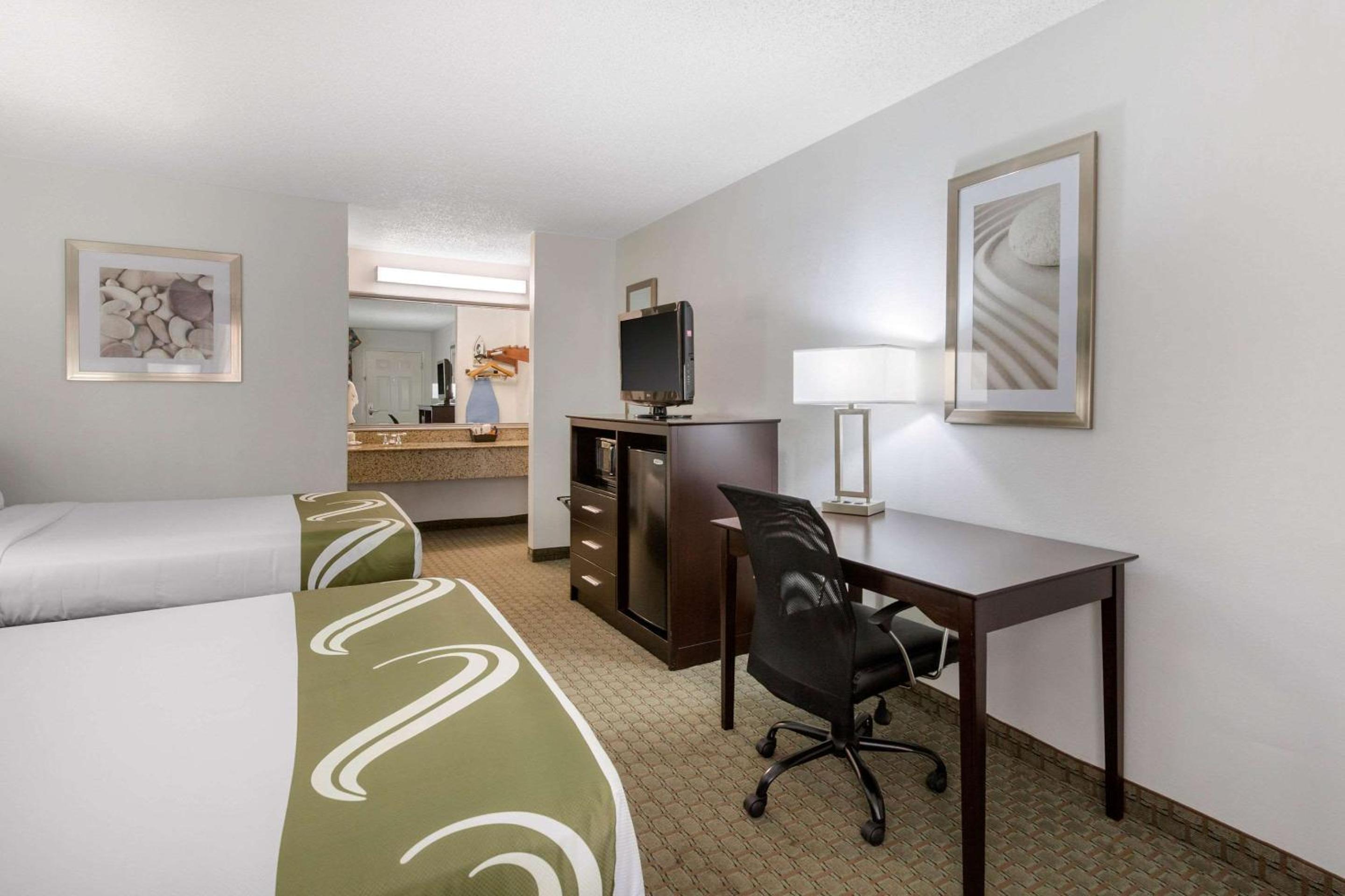 Double Room with Two Double Beds - Photo 3
