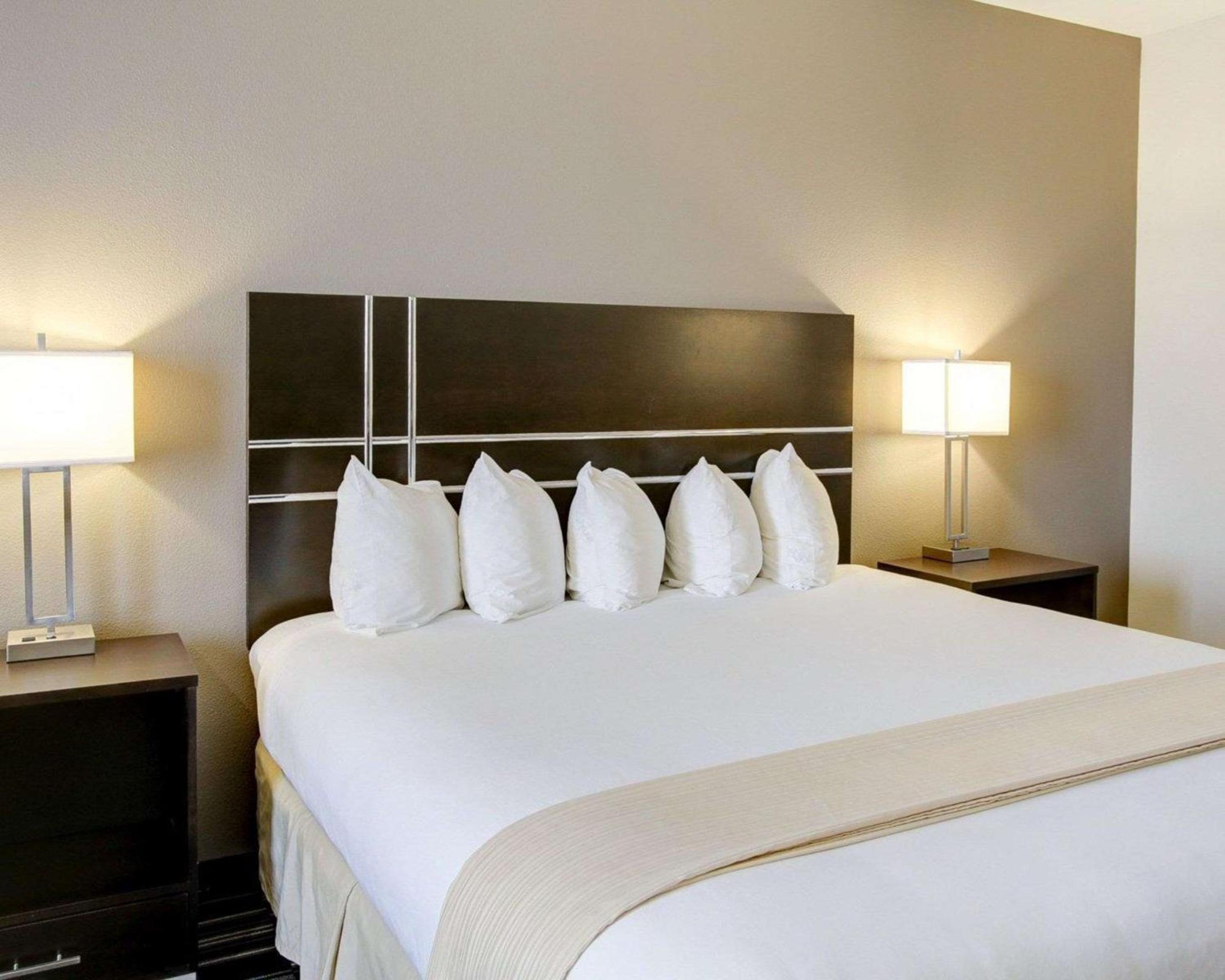 King Room - Non-Smoking - Photo 4