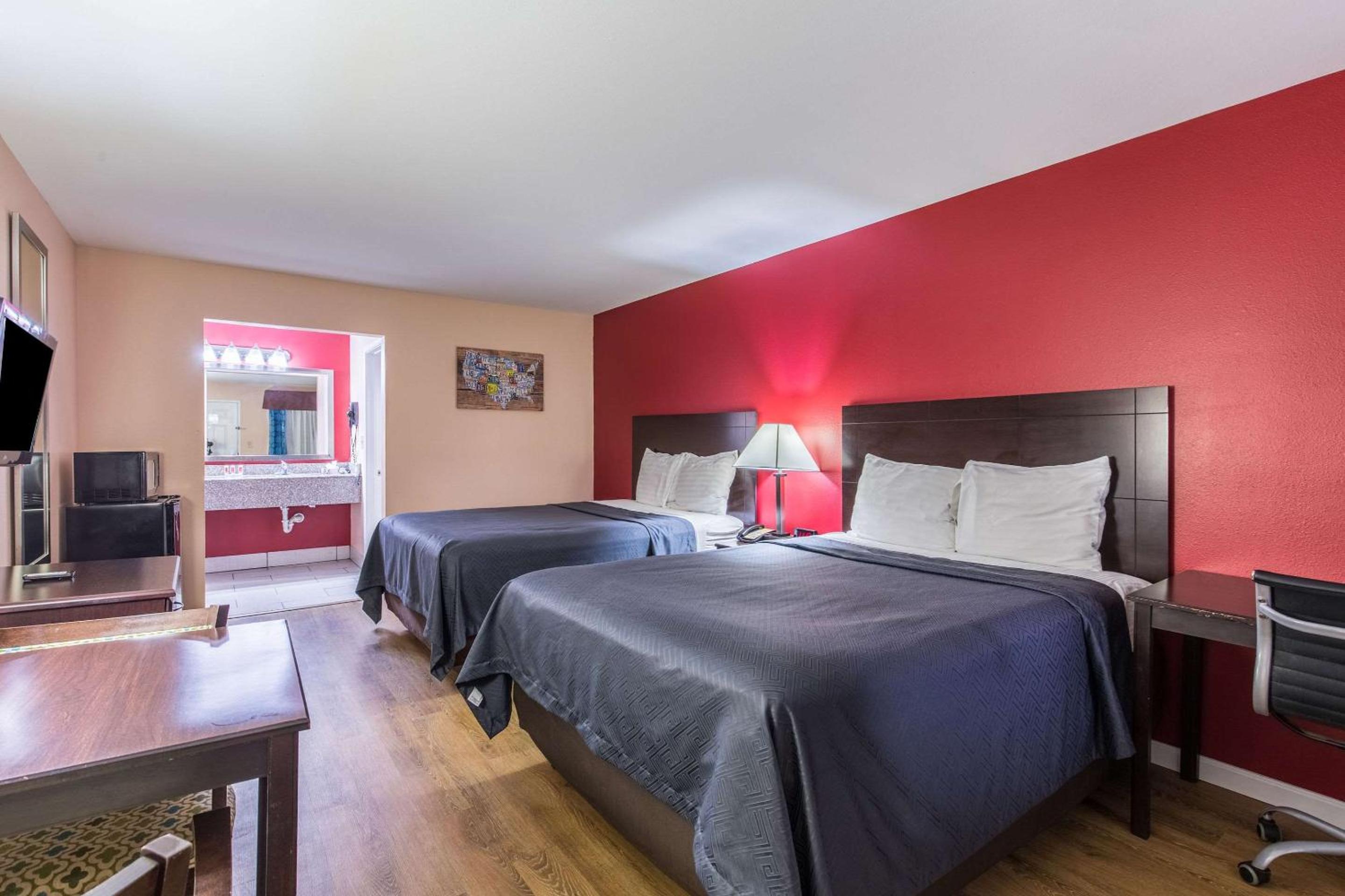 Double Room with Two Double Beds - Non-Smoking - Photo 3
