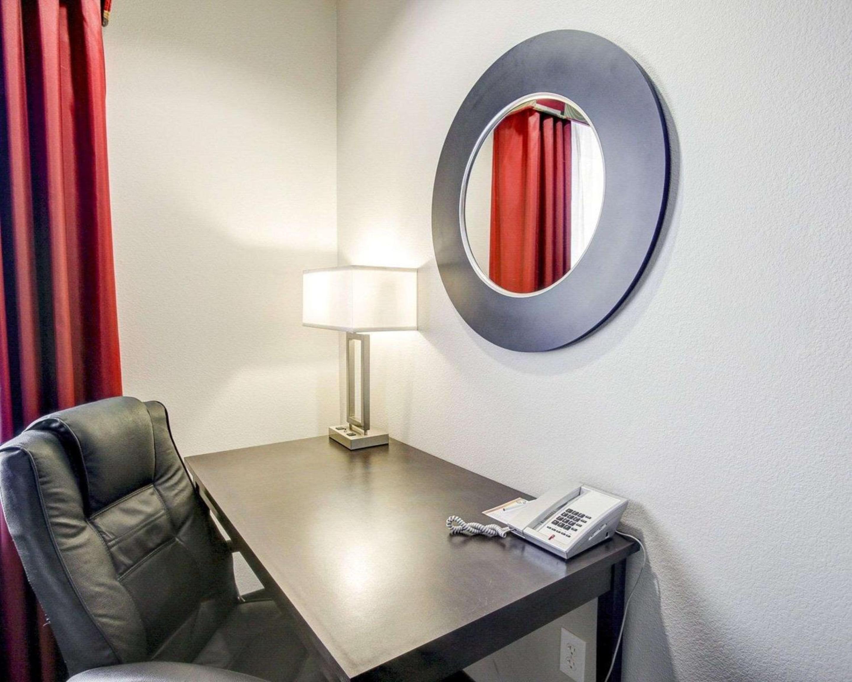 King Room - Non-Smoking - Photo 5