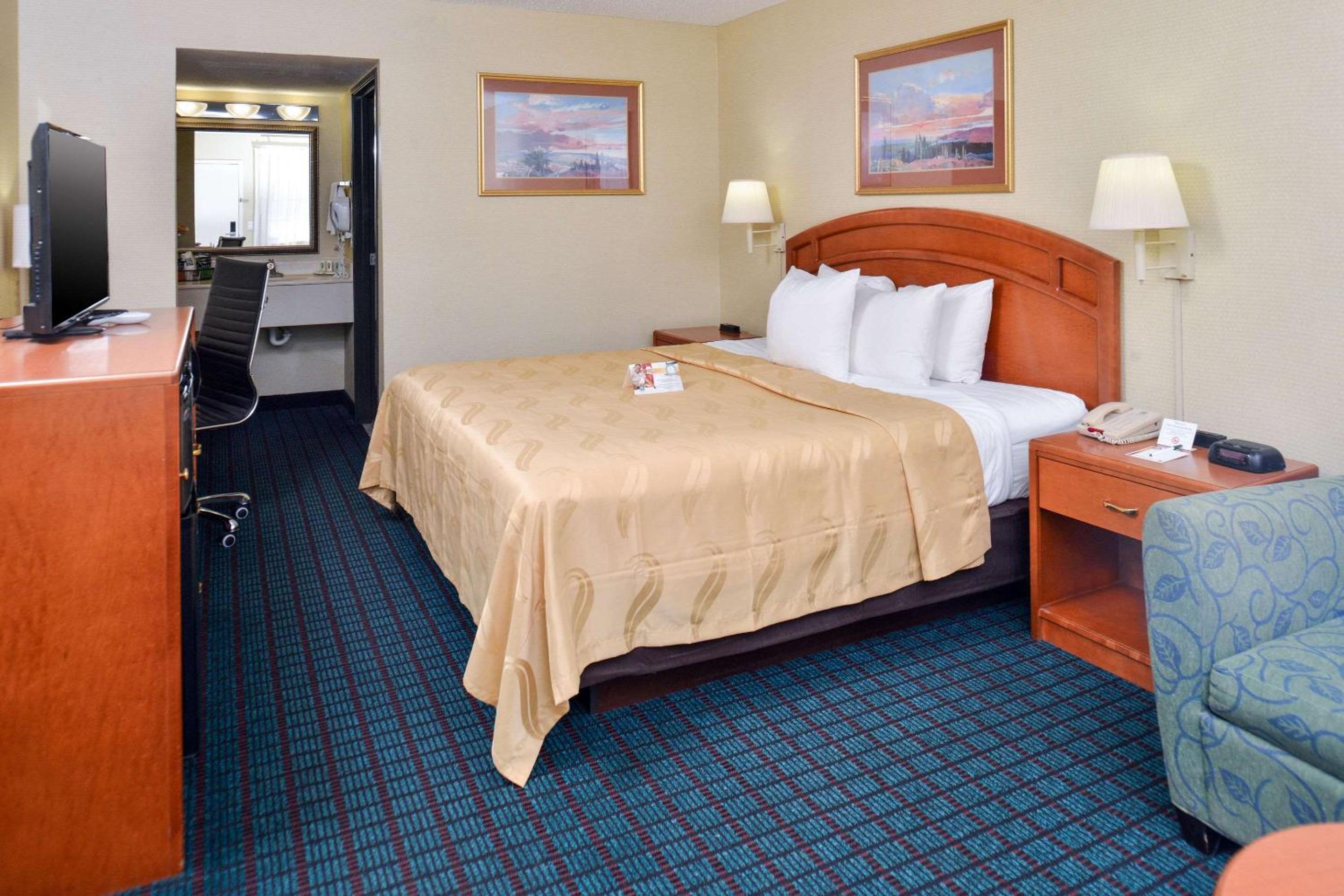 King Room - Accessible/Non-Smoking - Photo 4