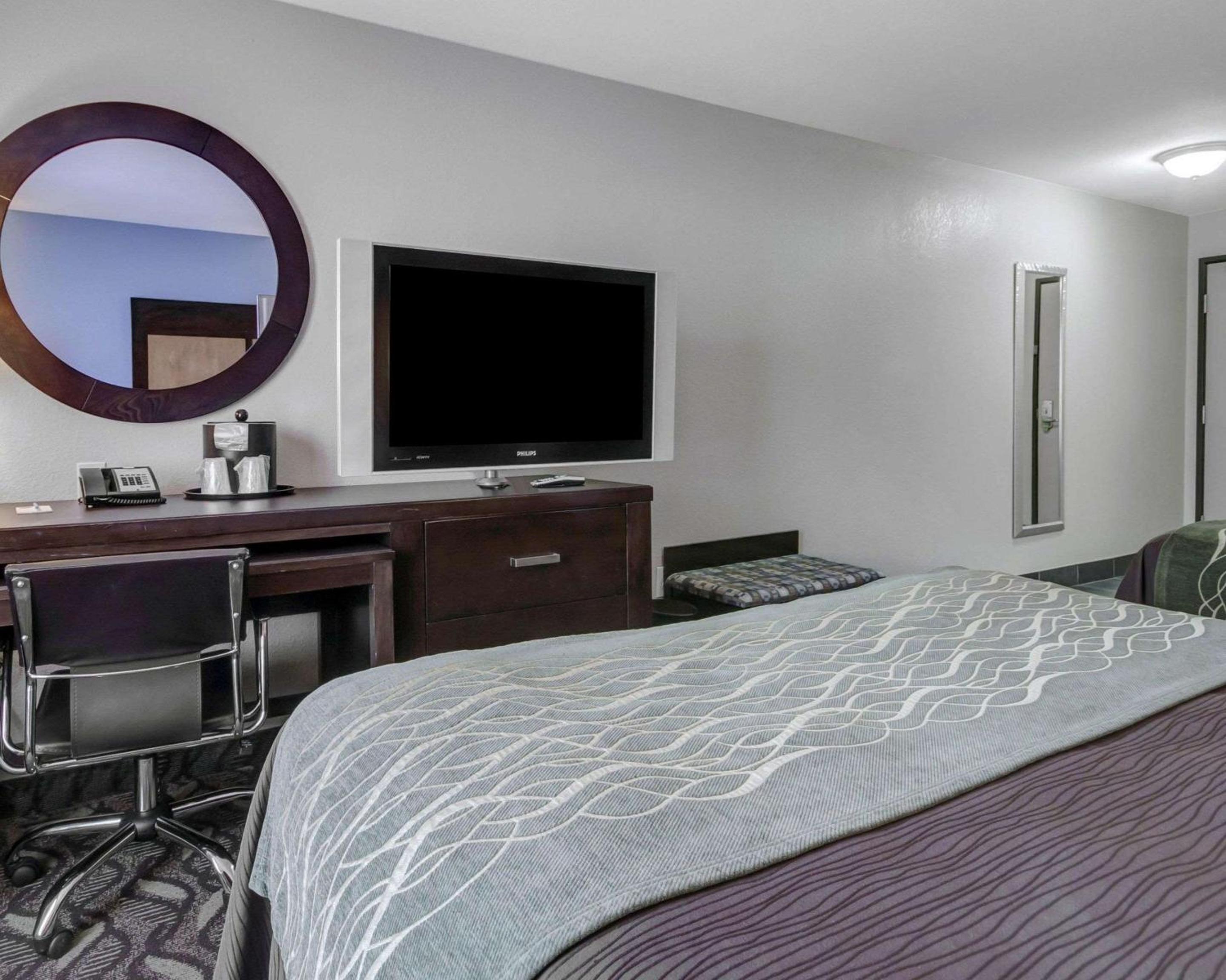 Double Room with Two Double Beds - Non-Smoking - Photo 2