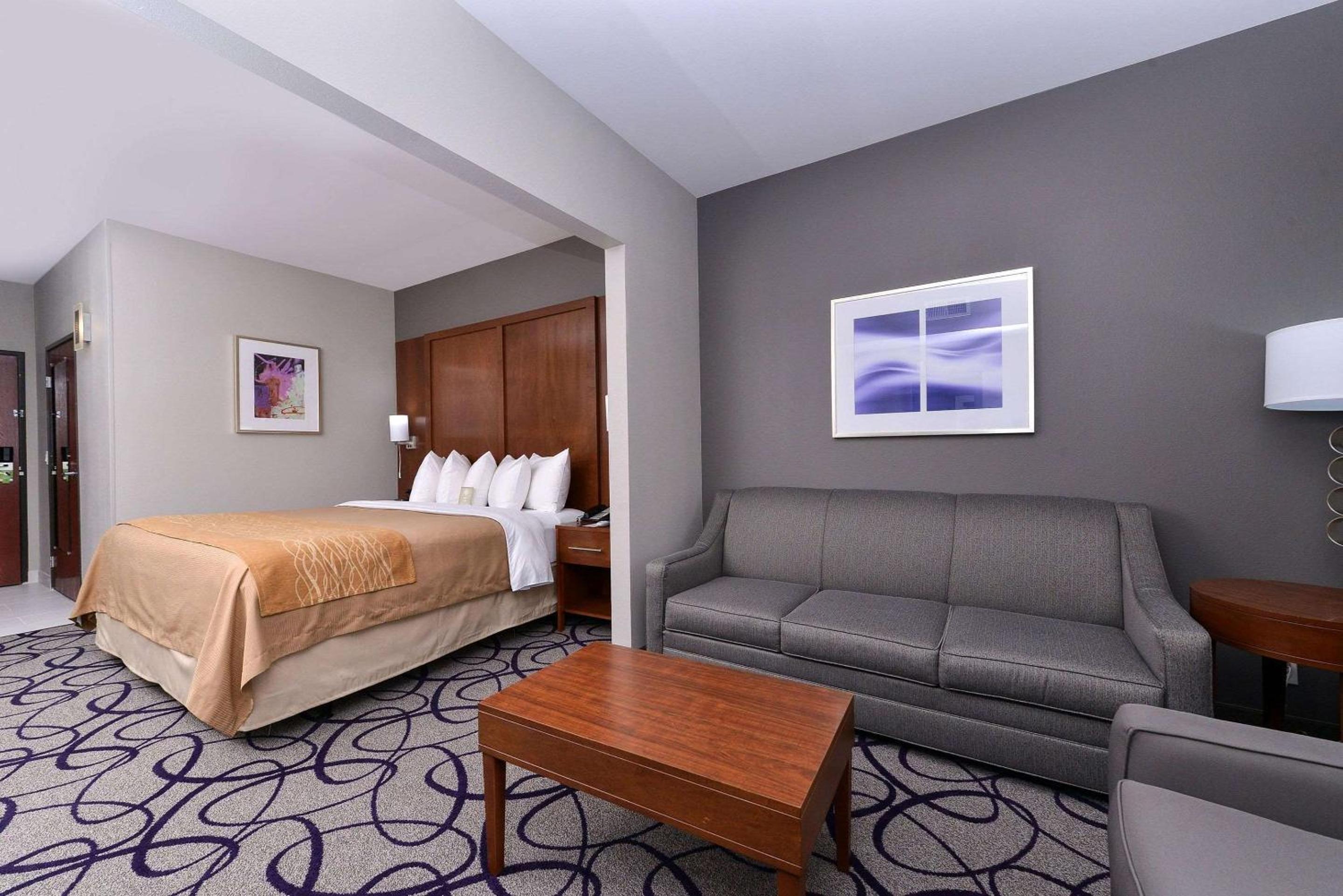 King Room with Hot Tub - Non-Smoking - Photo 1