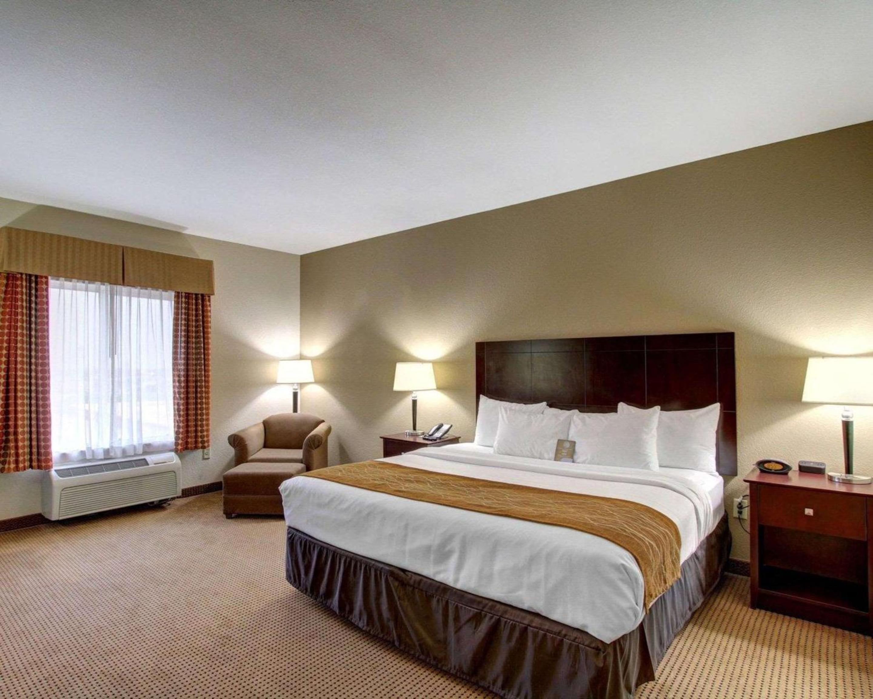 King Room - Non-Smoking - Photo 2