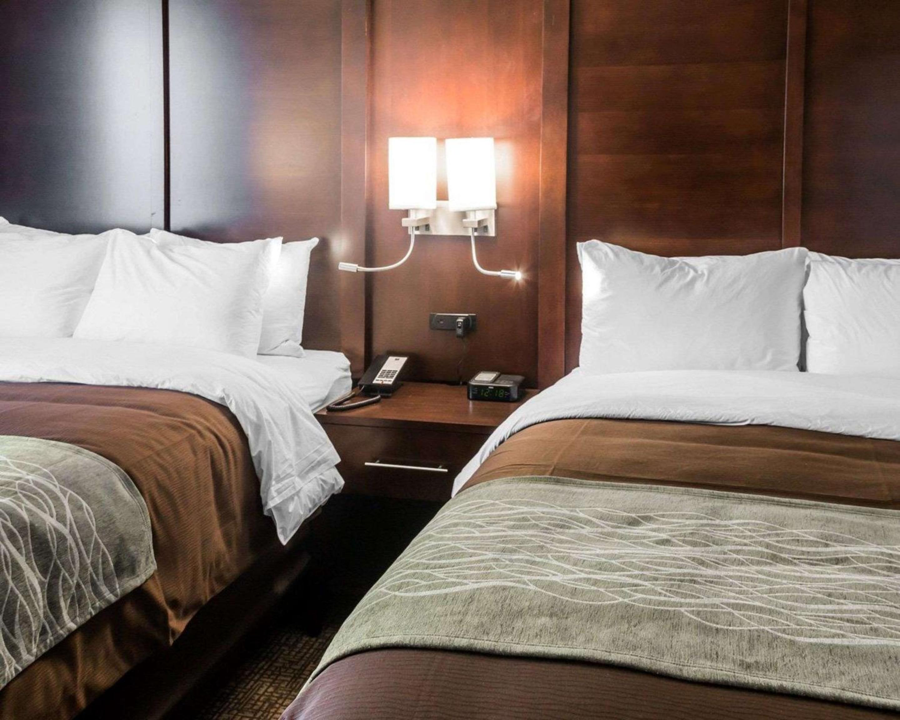 Queen Suite with Two Queen Beds - Non-Smoking - Photo 1