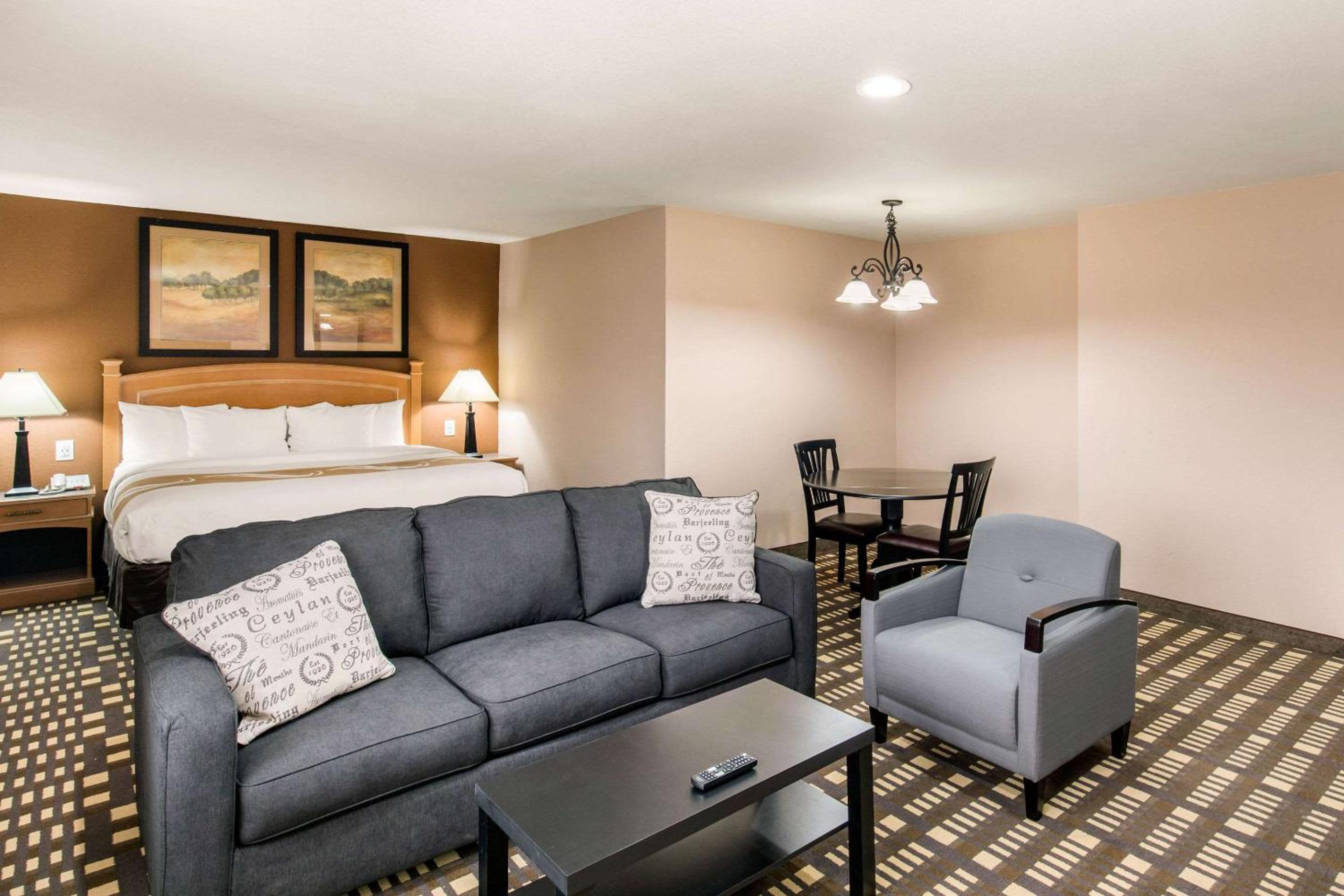 King Suite - Accessible/Non-Smoking photo 1