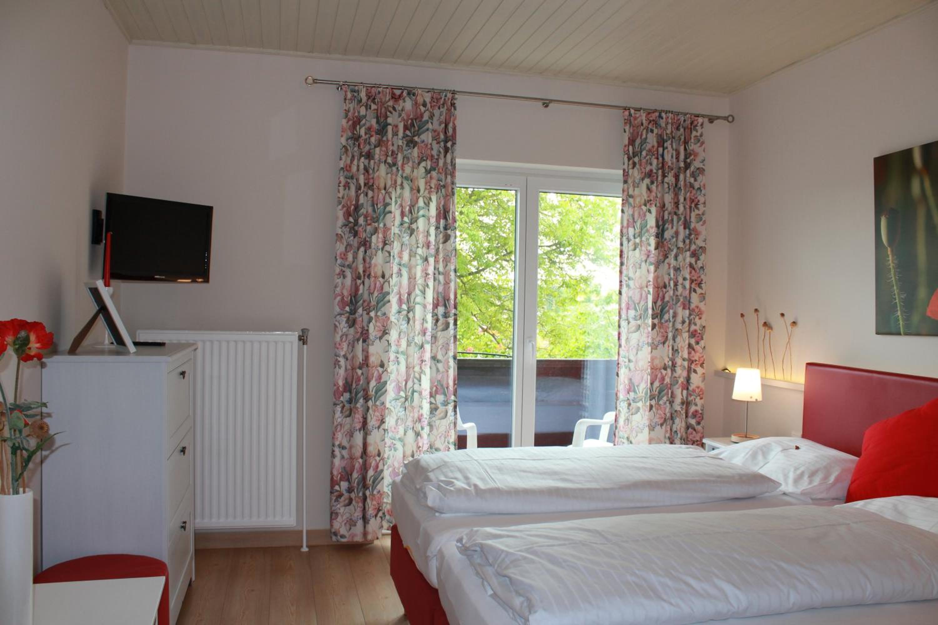 Double or Twin Room - Photo 7