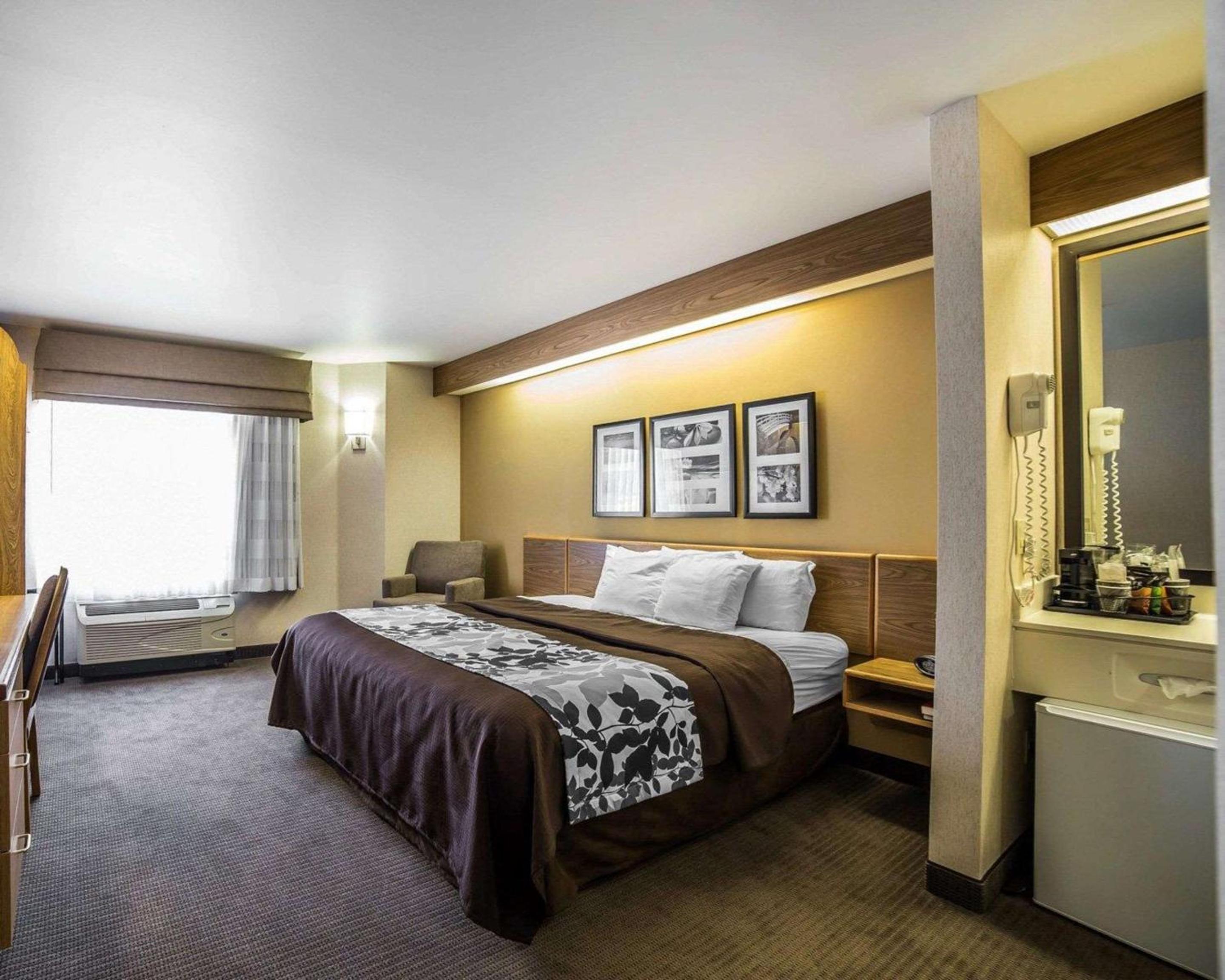 King Room - Non-Smoking - Photo 1