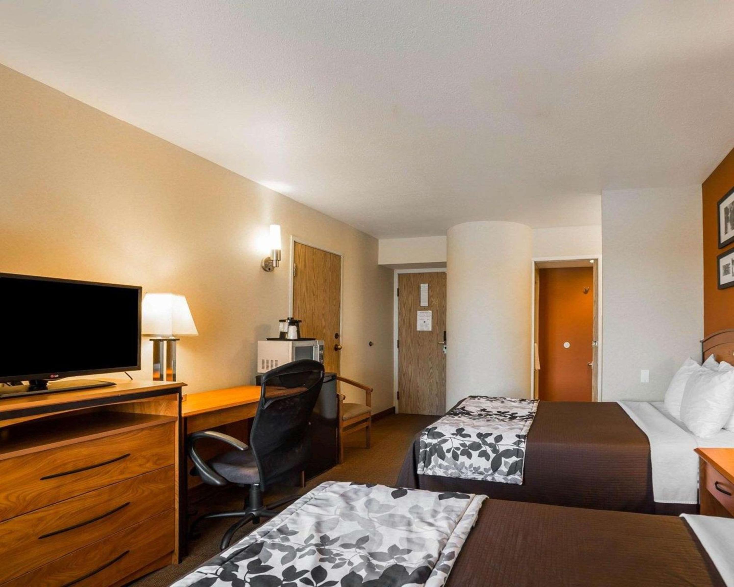 Double Room - Non-Smoking  - Photo 3