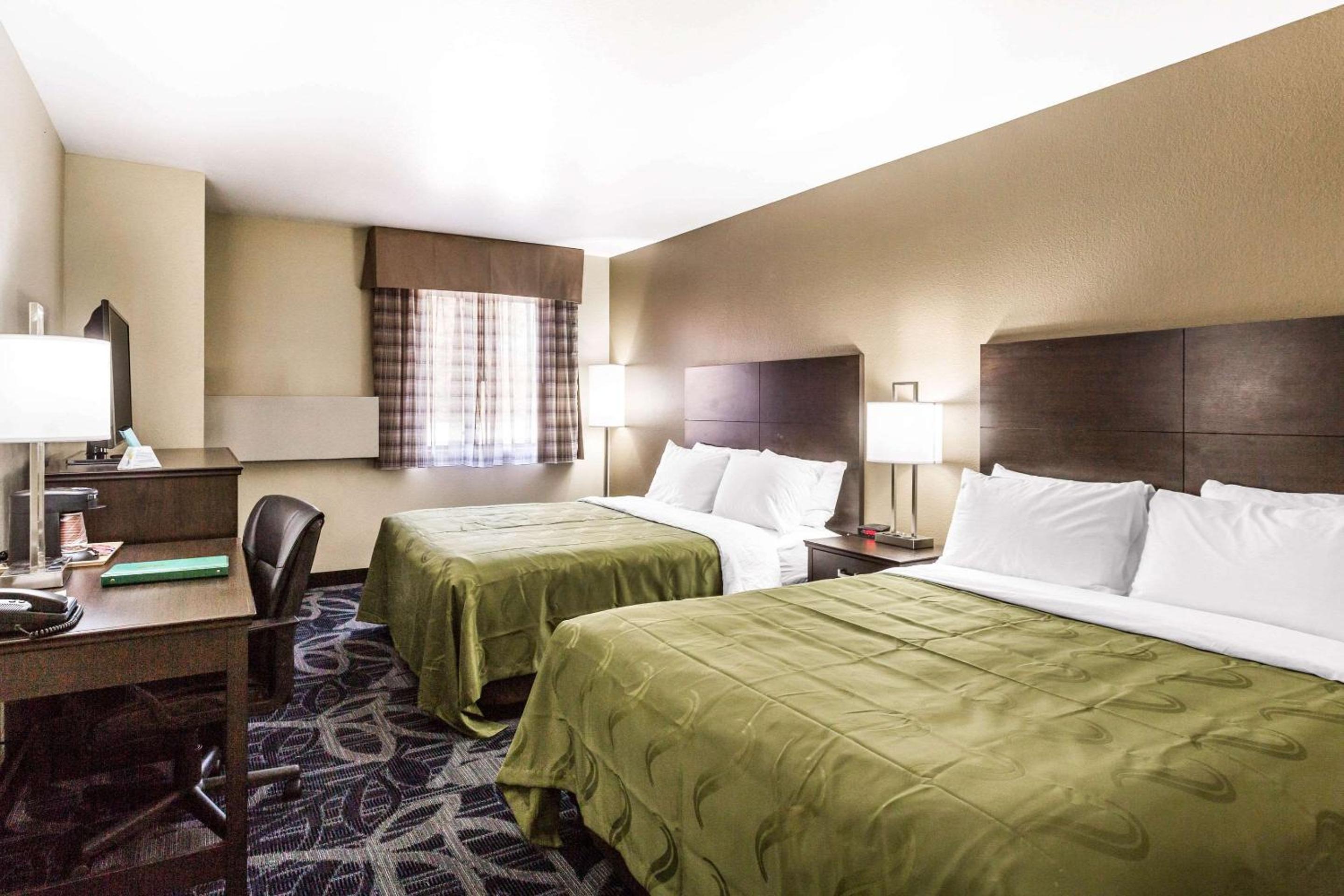 Queen Room with Two Queen Beds - Photo 8