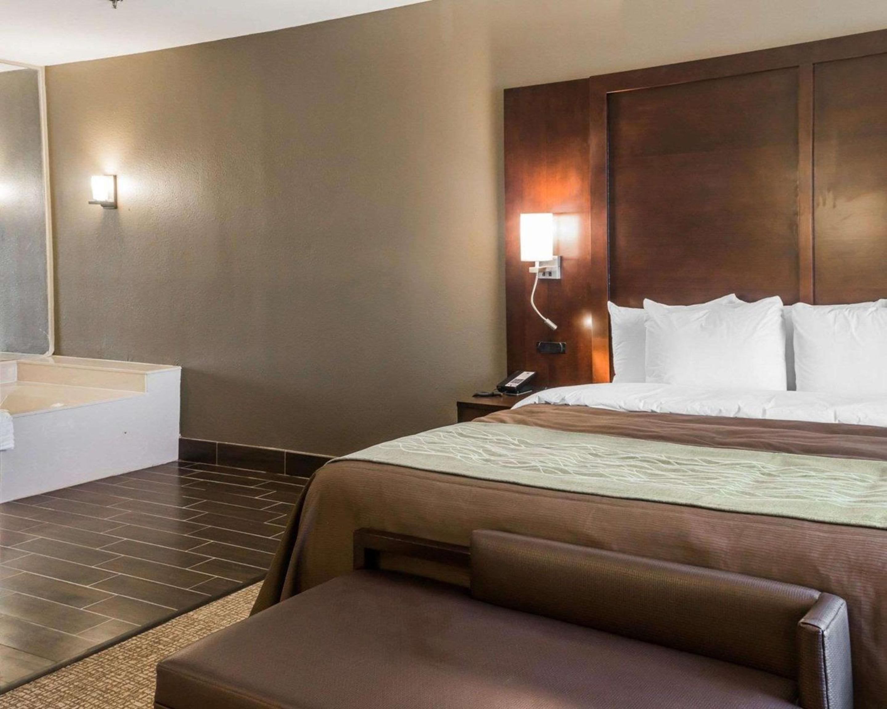 King Room with Spa Bath - Non-Smoking - Photo 2