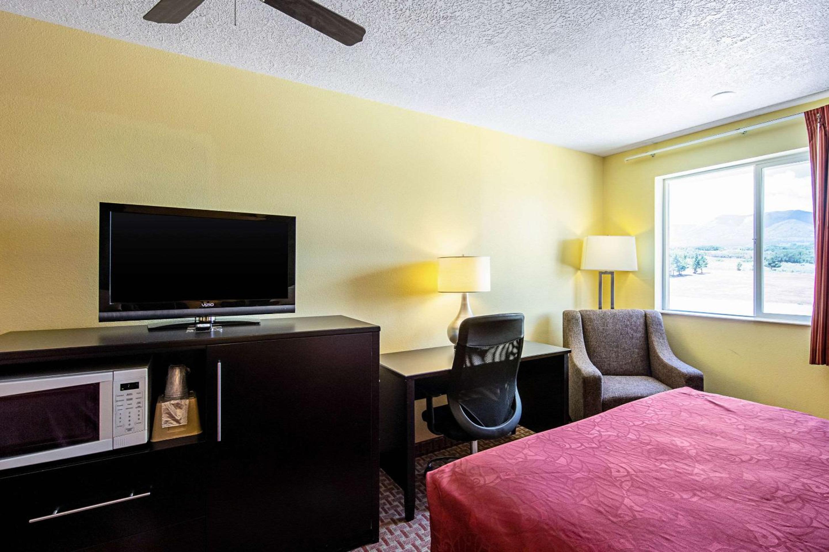 Queen Room with Two Queen Beds - Non-Smoking - Photo 1