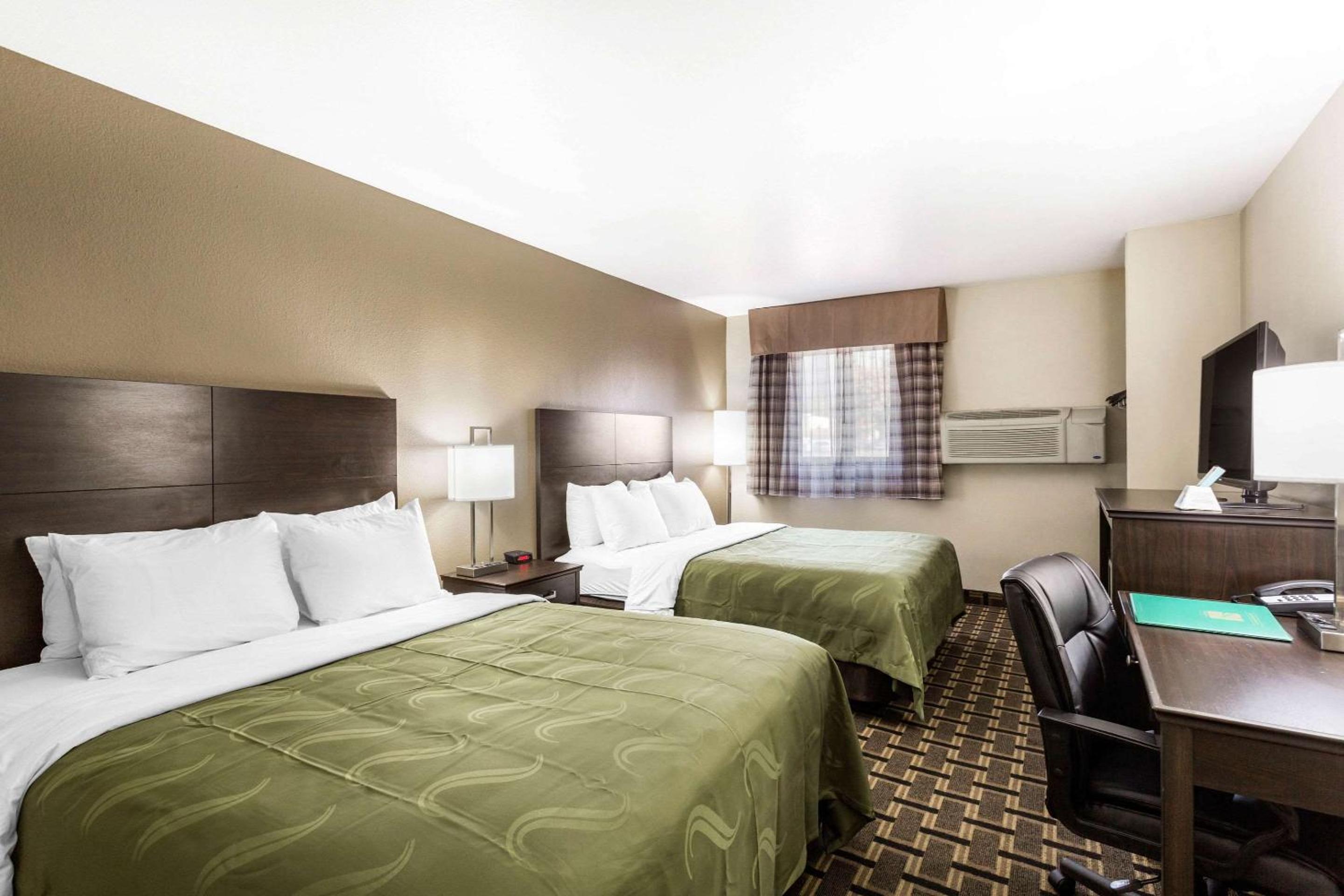 Queen Room with Two Queen Beds - Photo 3