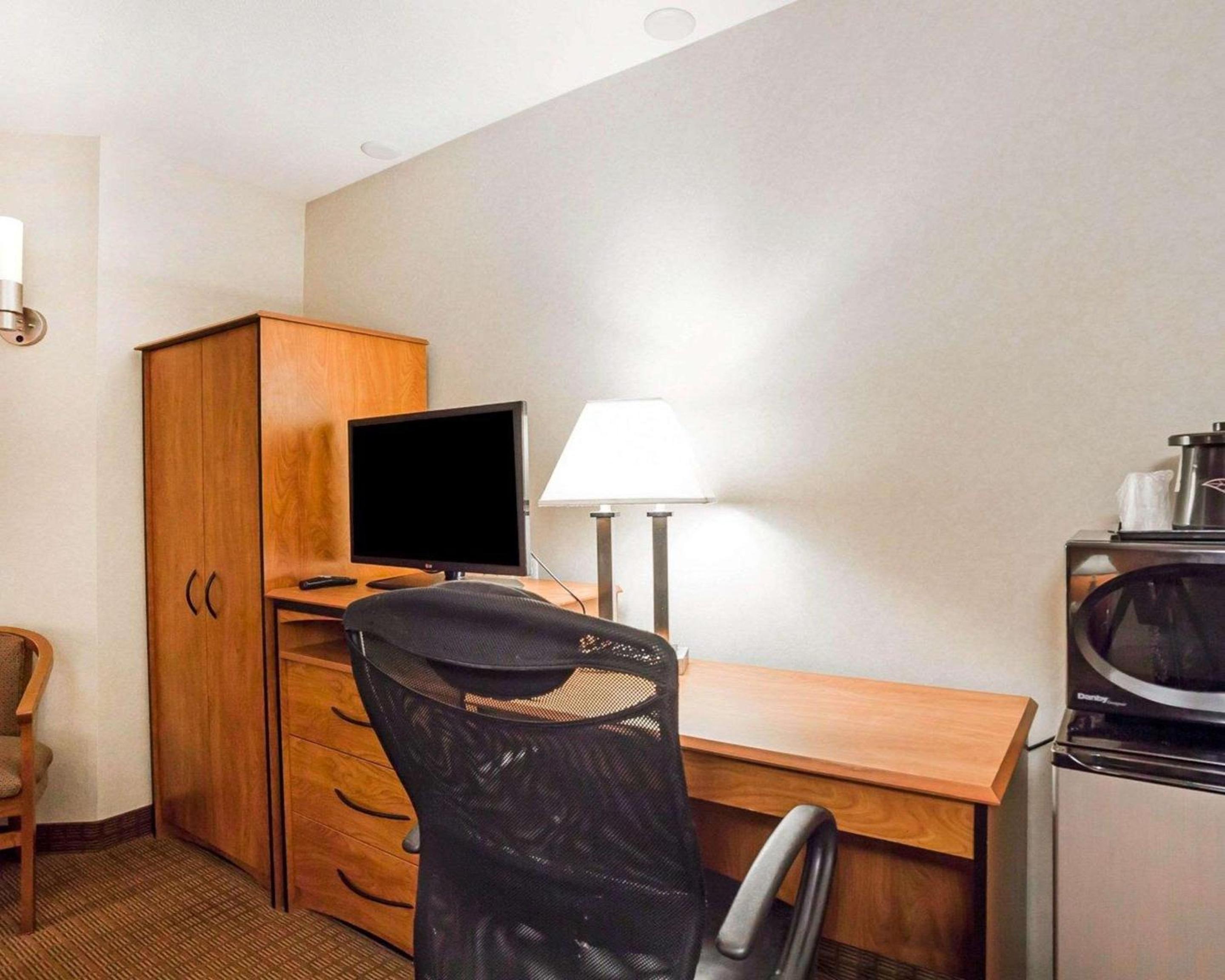 Queen Room - Non-Smoking - Photo 2
